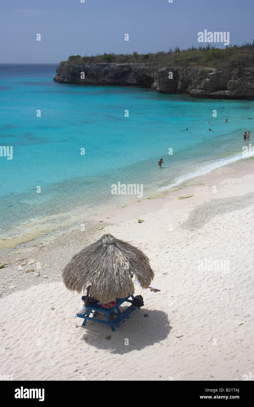 Strand-Szene von Knip Badebucht auf der tropischen Insel Curacao Stockfoto