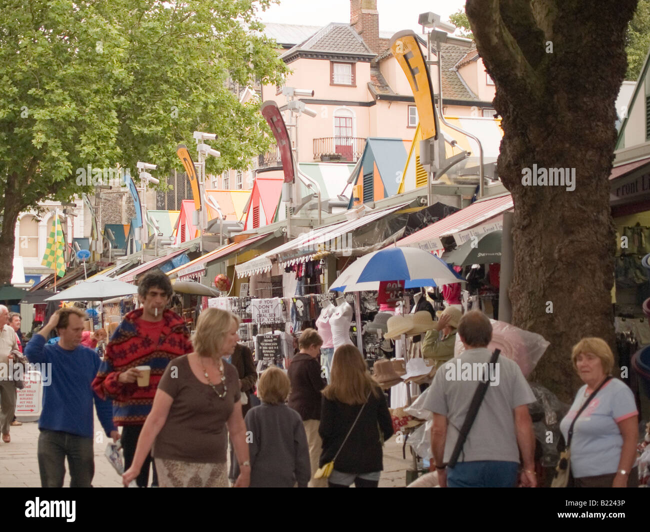 Straßenszene mit dem Markt in Norwich, Norfolk Stockfoto