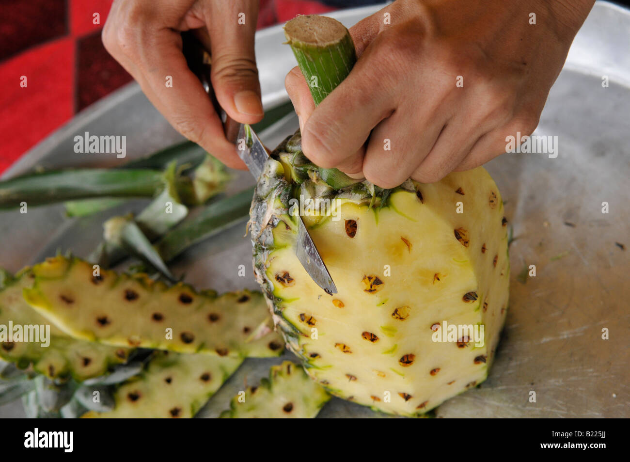 Schneiden Ananas, Schwein Insel (Koh Sukorn) Trang Provinz thailand Stockfoto