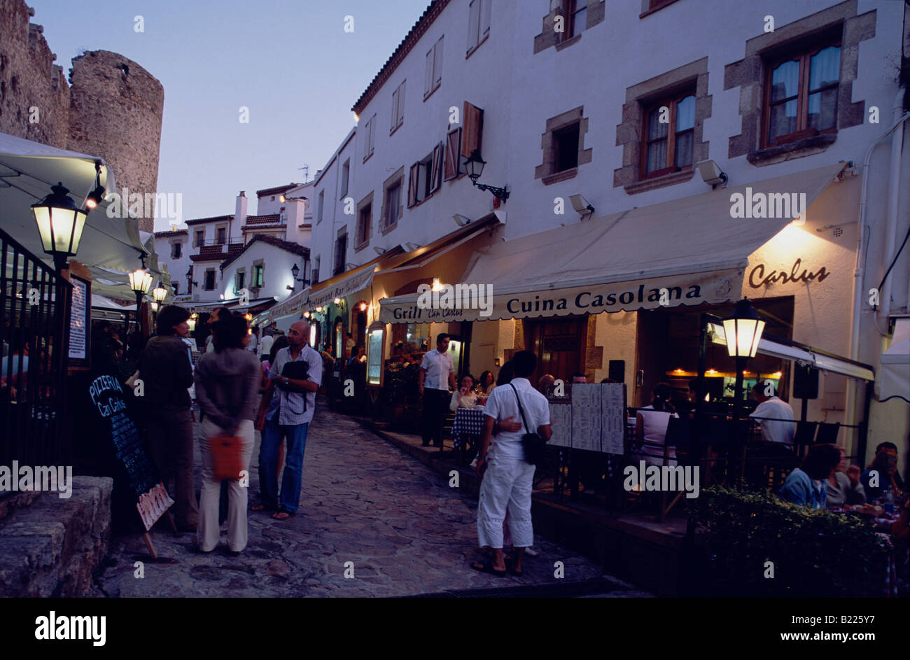 Restaurants in der Altstadt Vila Vella mit Schloss Tossa de Mar-Costa Brava-Katalonien-Spanien Stockfoto