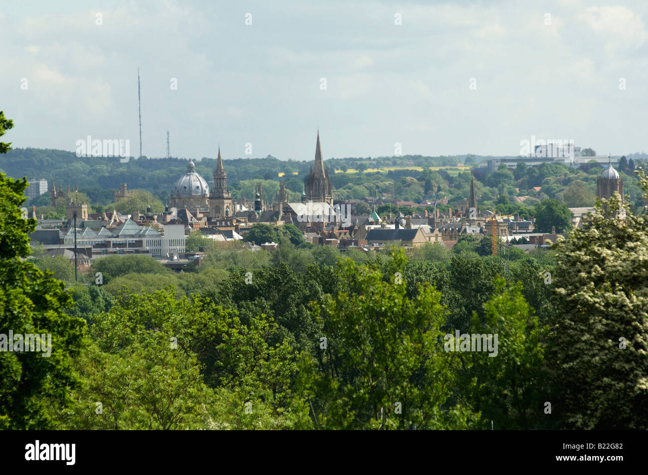 Die Skyline von Oxford Radcliffe Kamera Universitätskirche und Sheldonian Theatre mit den Hügeln hinter Stockfoto