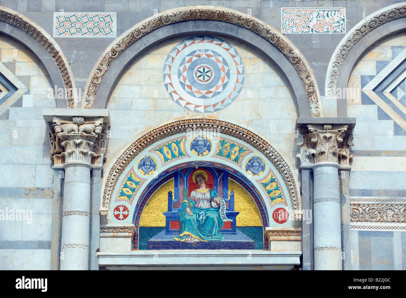 Detail der Fassade Dom in Pisa Stockfoto