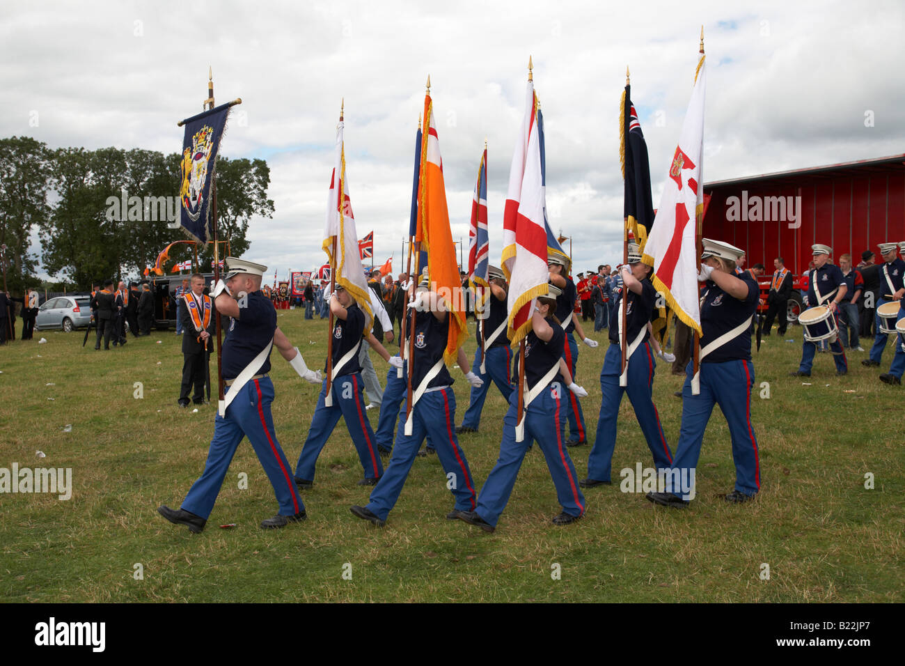 Loyalist flute Band Farbe Partei-Parade aus dem Bereich während der 12. Juli Orangefest-Feierlichkeiten in der Dromara Grafschaft unten Stockfoto