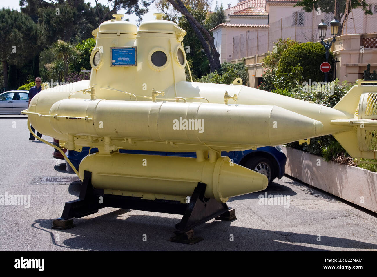 MONACO, MONTE-CARLO. Gelben u-Boot vor das Ozeanografische Museum in Monaco Monte-Carlo Stockfoto