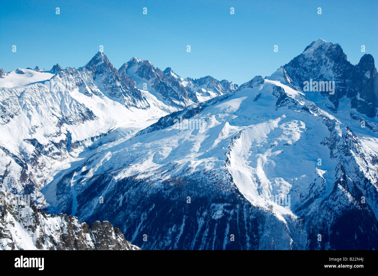 Grands Montets Skiort in Argentiere, Tal von Chamonix, Frankreich. Argentiere Gletscher und Aiguille Verte im Hintergrund. Stockfoto