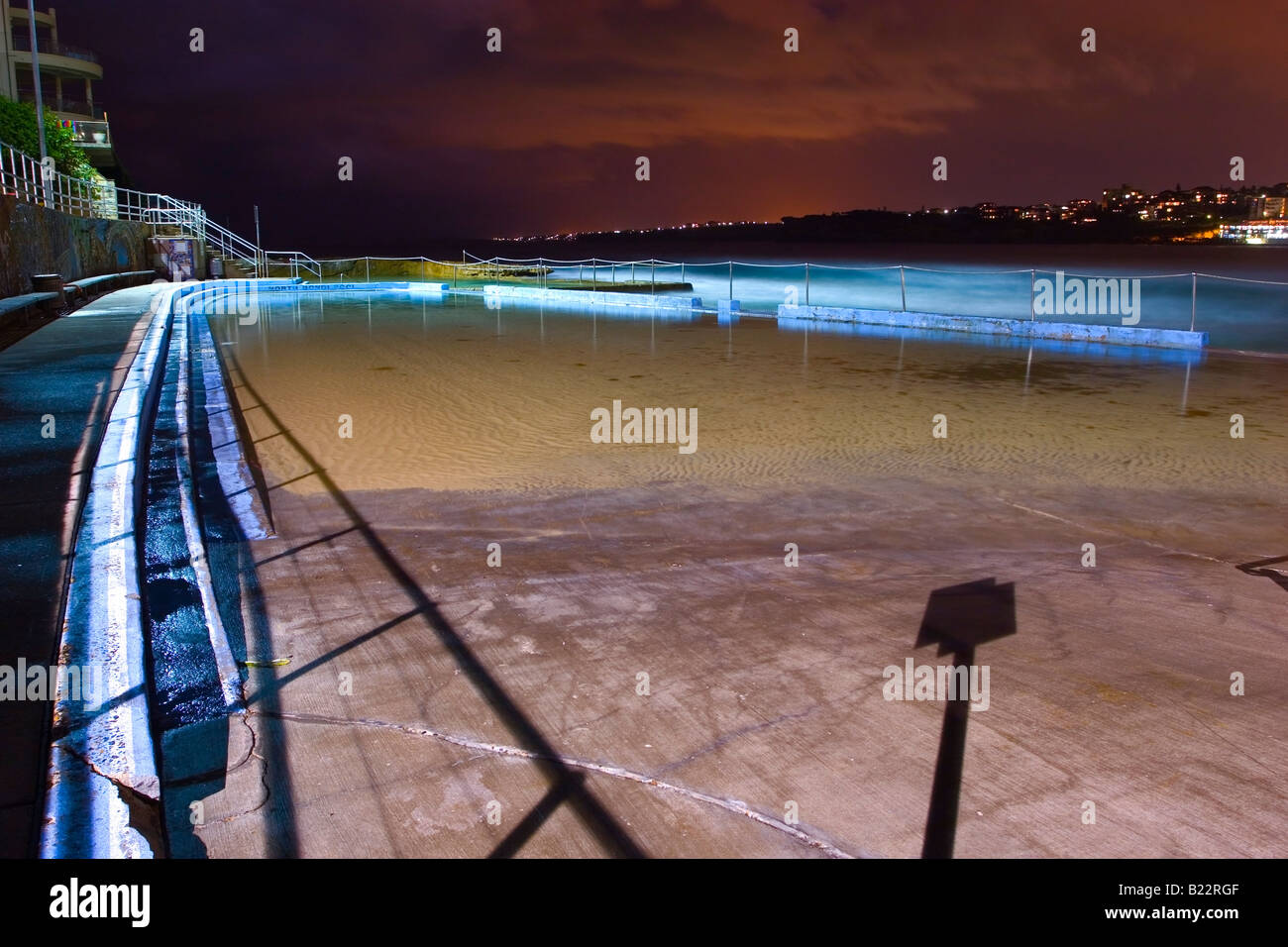 Bondi Beach-Sydney-Australien in der Nacht. Langzeitbelichtung, tolle Farben Stockfoto