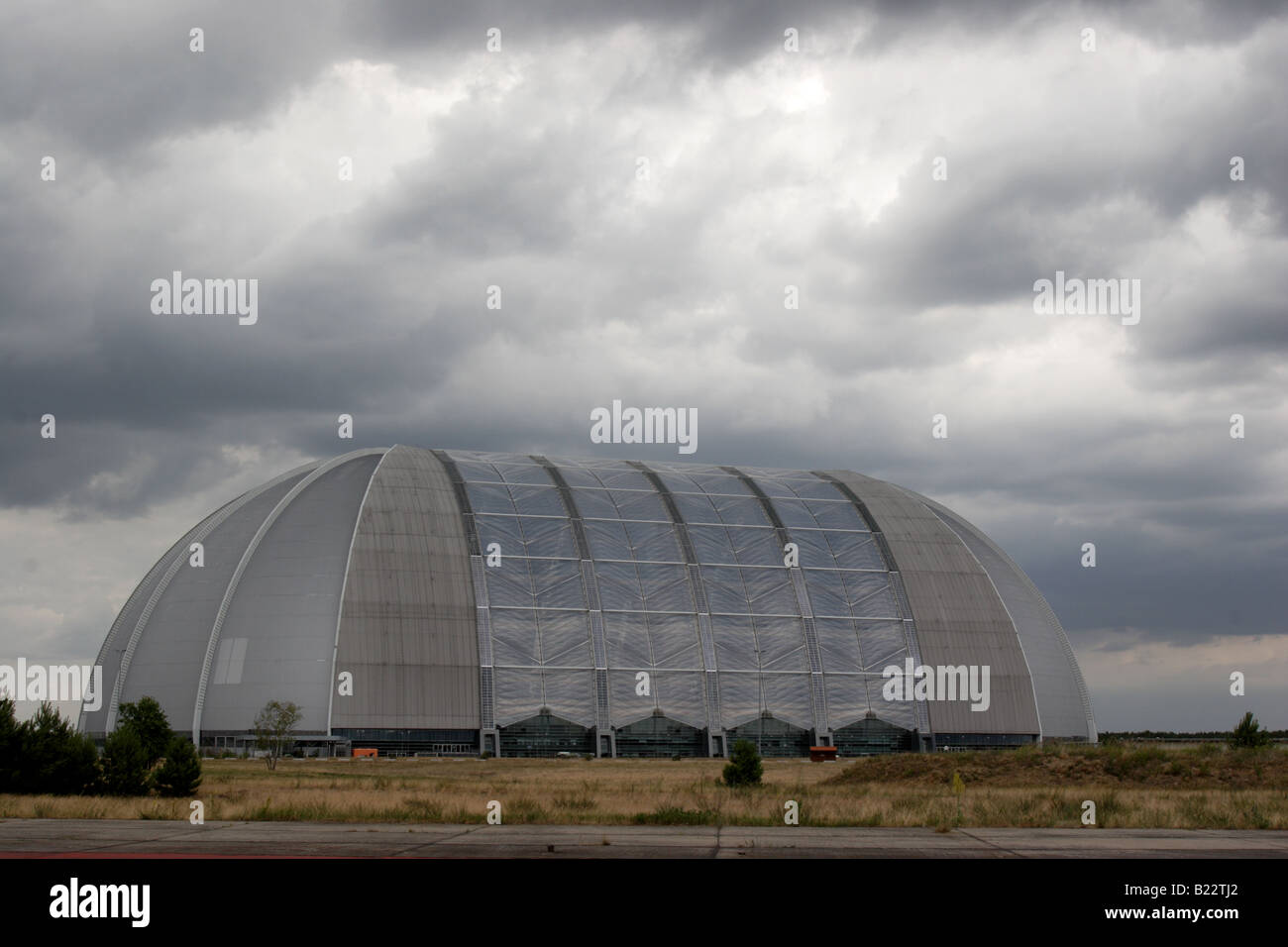 Die Welt s größte selbst tragende Halle 80 km Süd-Ost aus Berlin Deutschland Stockfoto