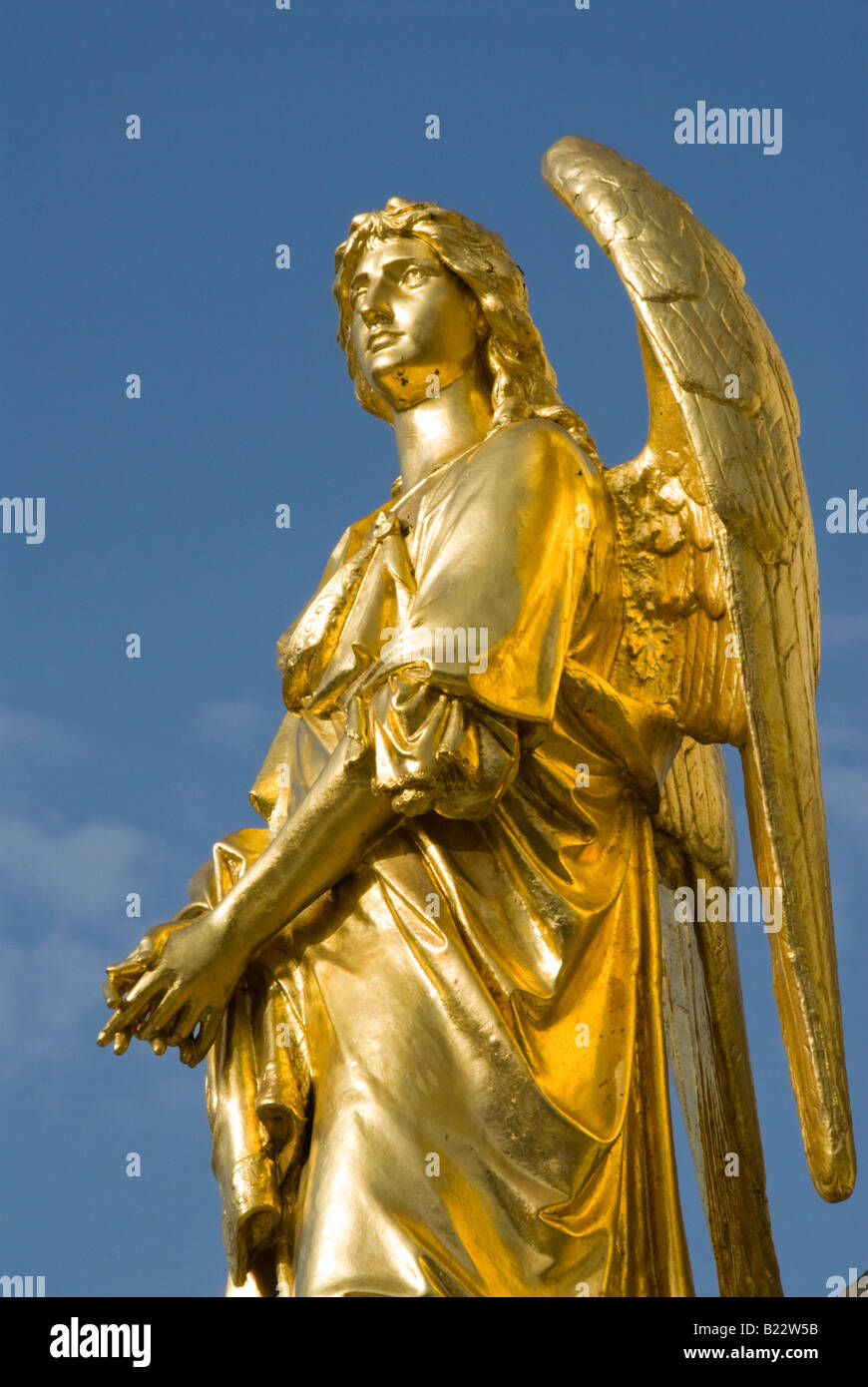 Engel außerhalb Kathedrale Zagreb Stockfoto