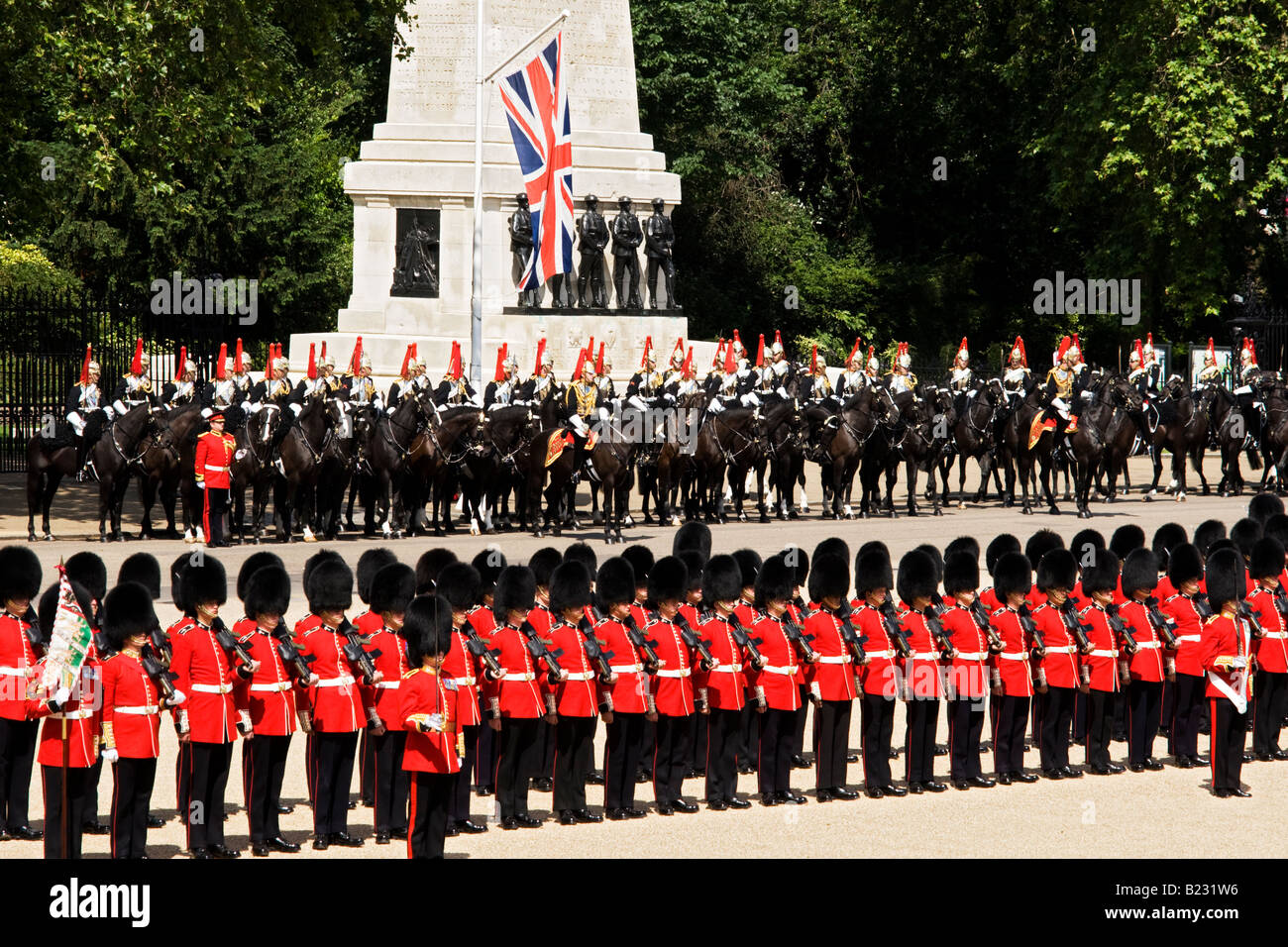 Zeremonie am Kriegerdenkmal, London, UK Stockfoto