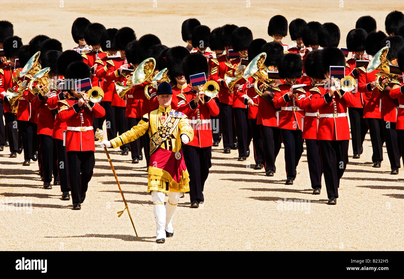 Truppen in Trooping die Farbe Zeremonie, London, England, UK Stockfoto