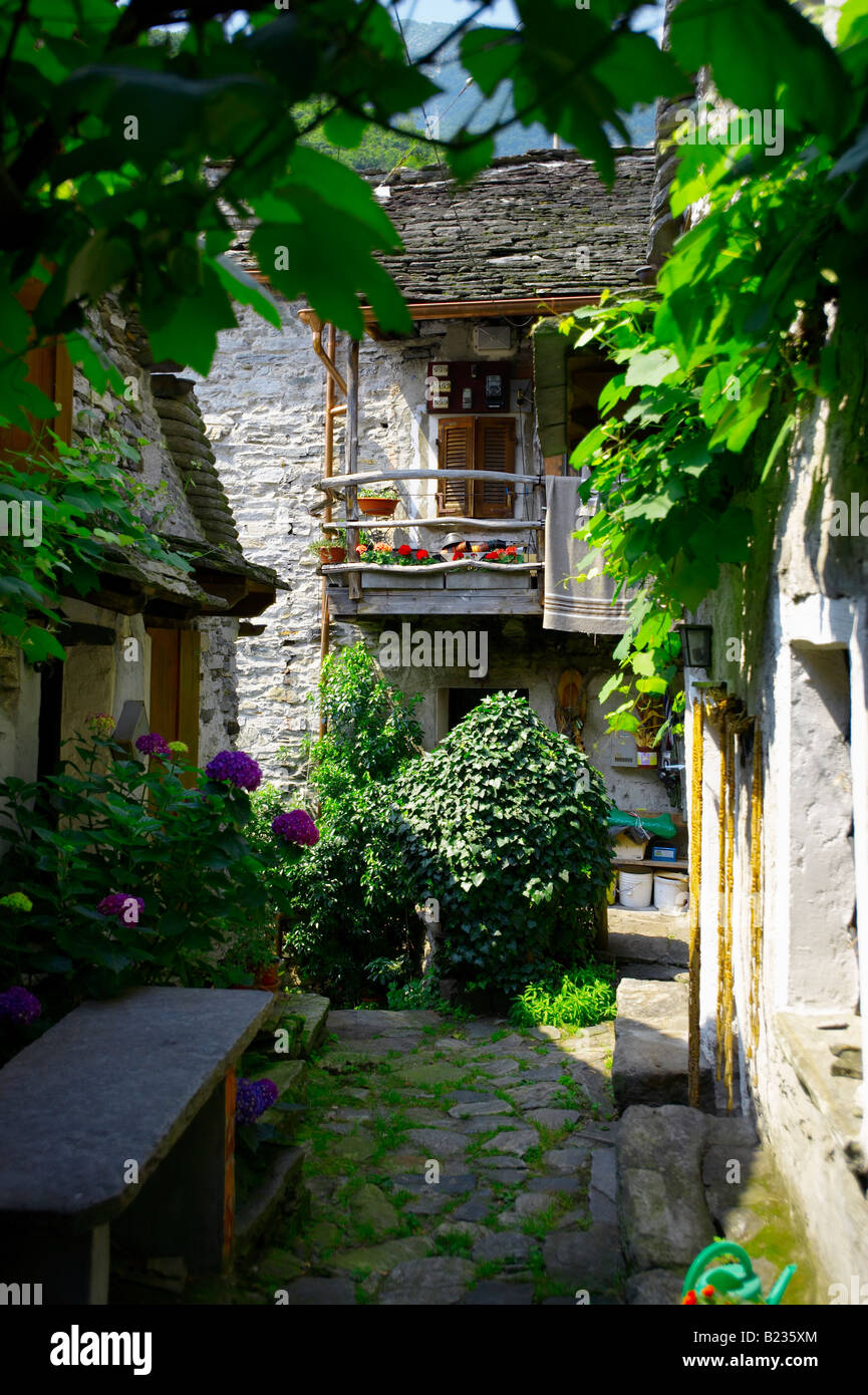 Urigen Dorf von Corippo mit Stein beherbergt - Val Verzasca, Ticino, Alpen, Schweiz. Stockfoto