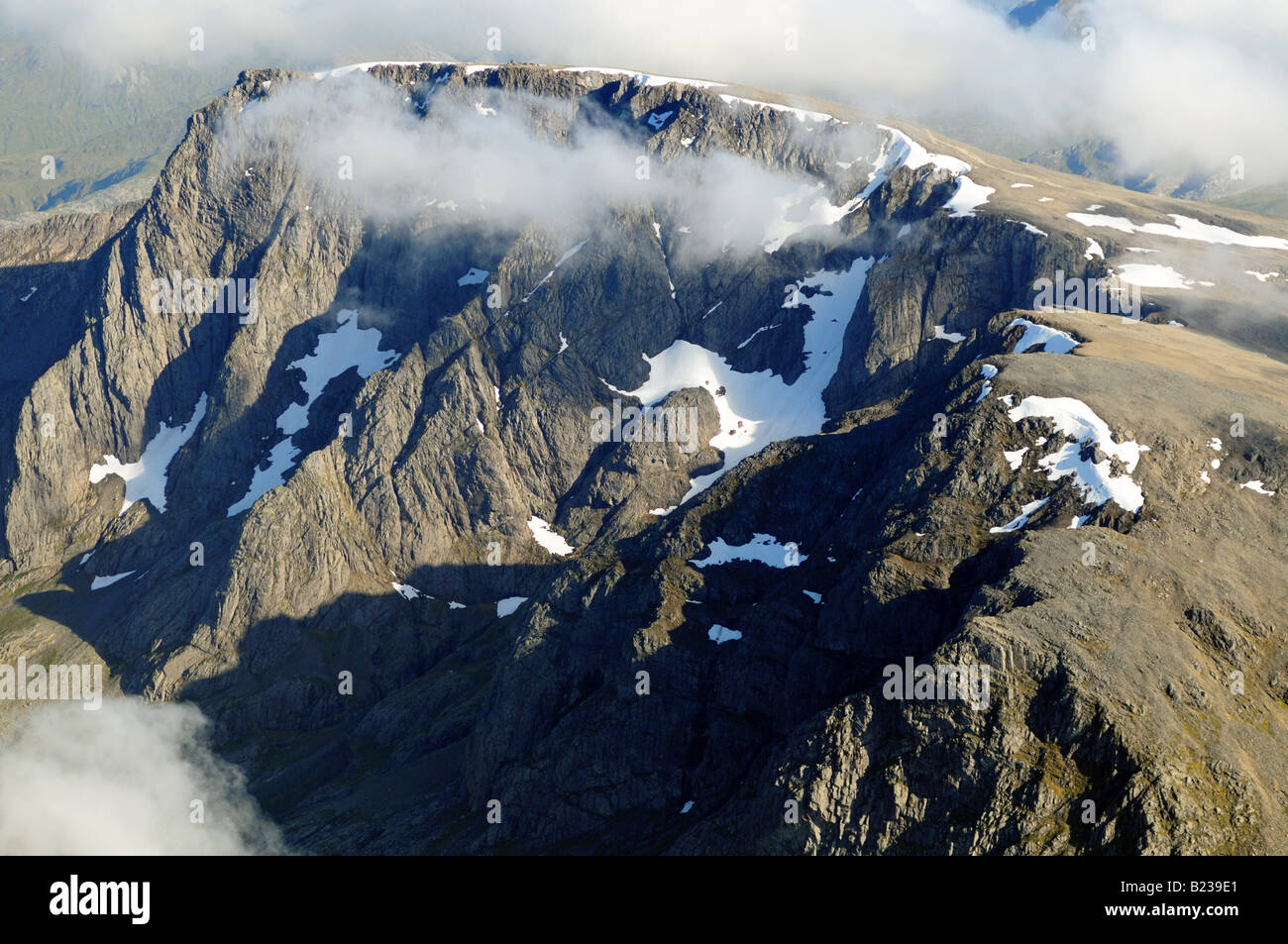 Luftaufnahme des Ben Nevis, der höchste Berg in Großbritannien. Stockfoto