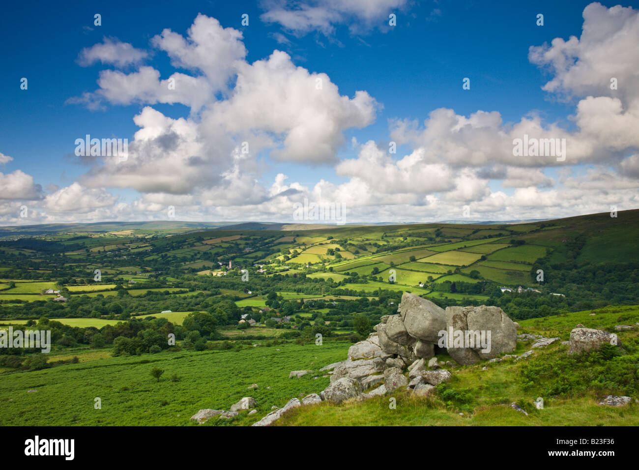 Hügelige Landschaft rund um Widecombe im Moor Dartmoor National Park Devon England Stockfoto