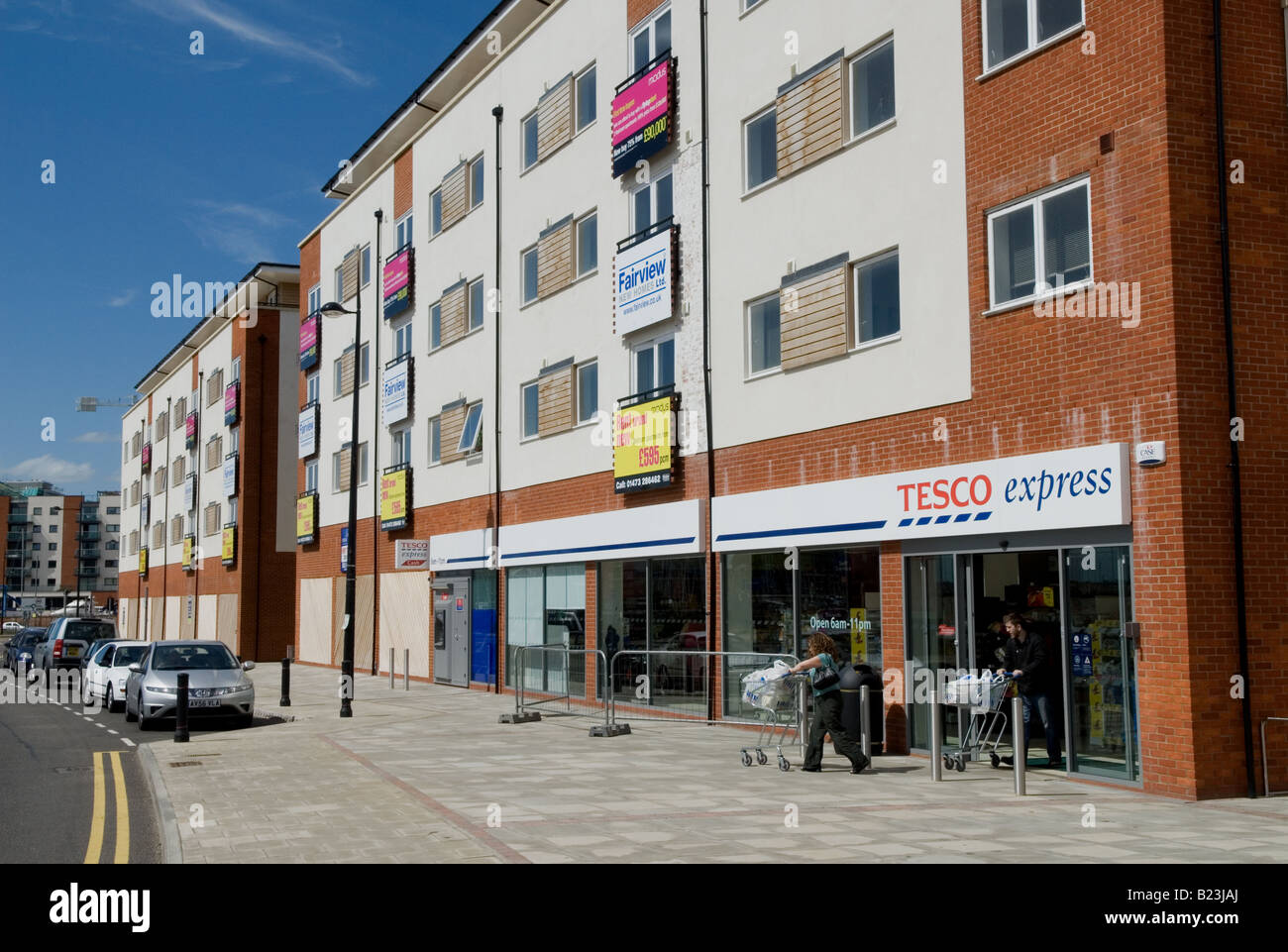 Einen neu eröffneten Supermarkt Tesco Express, in Ipswich, Suffolk, UK. Stockfoto