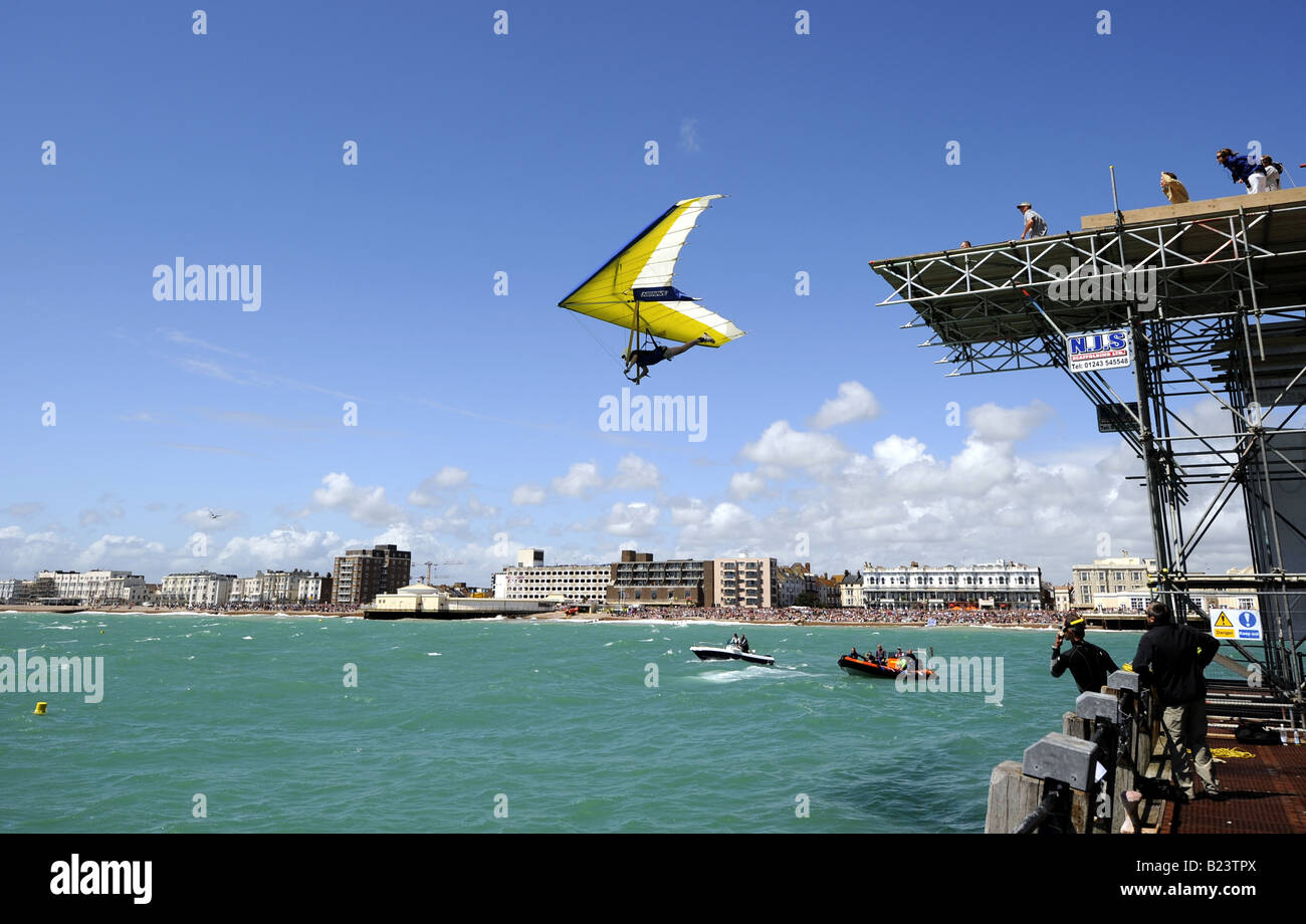 Die Worthing Birdman Veranstaltung am Worthing Pier Stockfoto