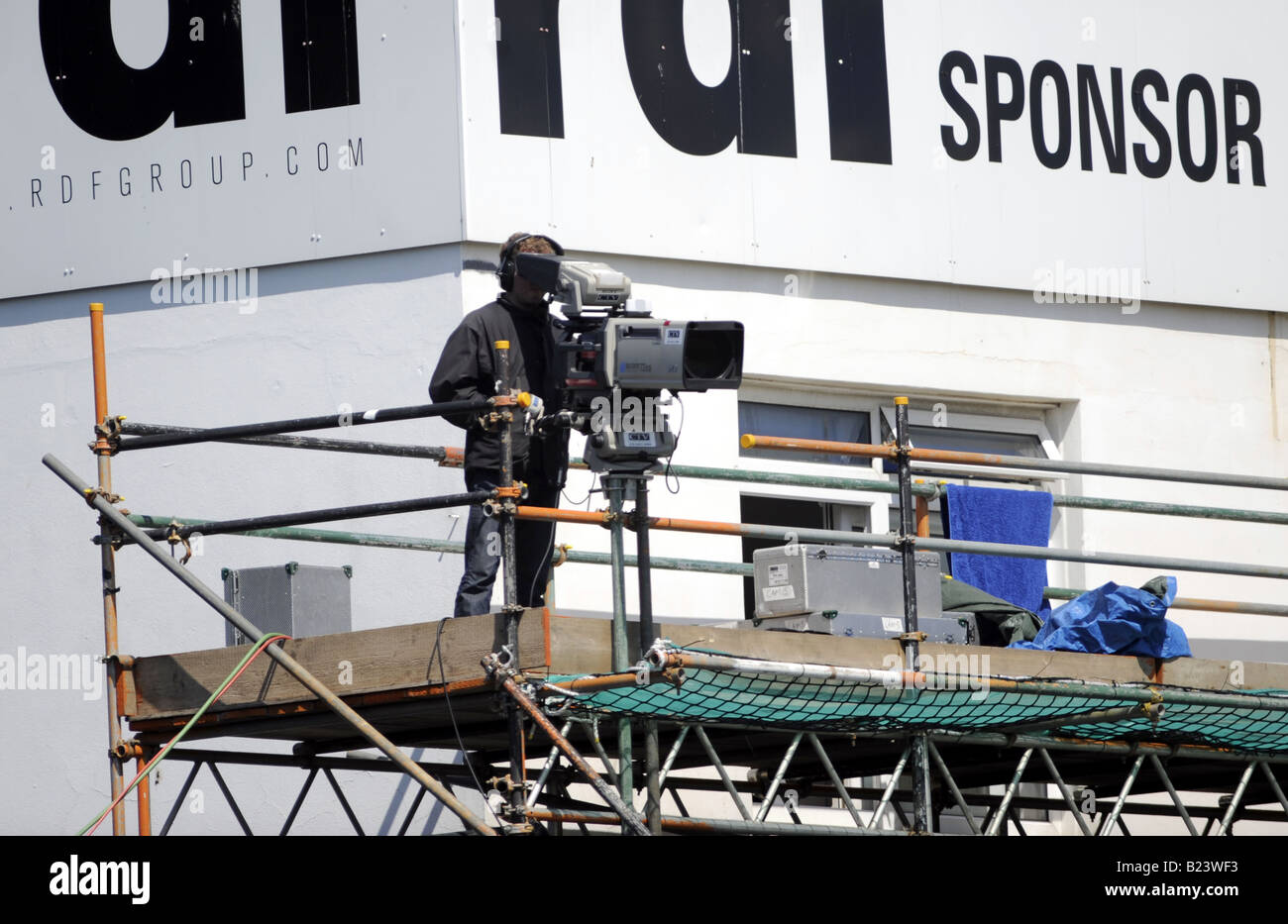 Ein Outdoor-broadcast-TV-Kamera an einem Portal im Hove Cricket ground Stockfoto