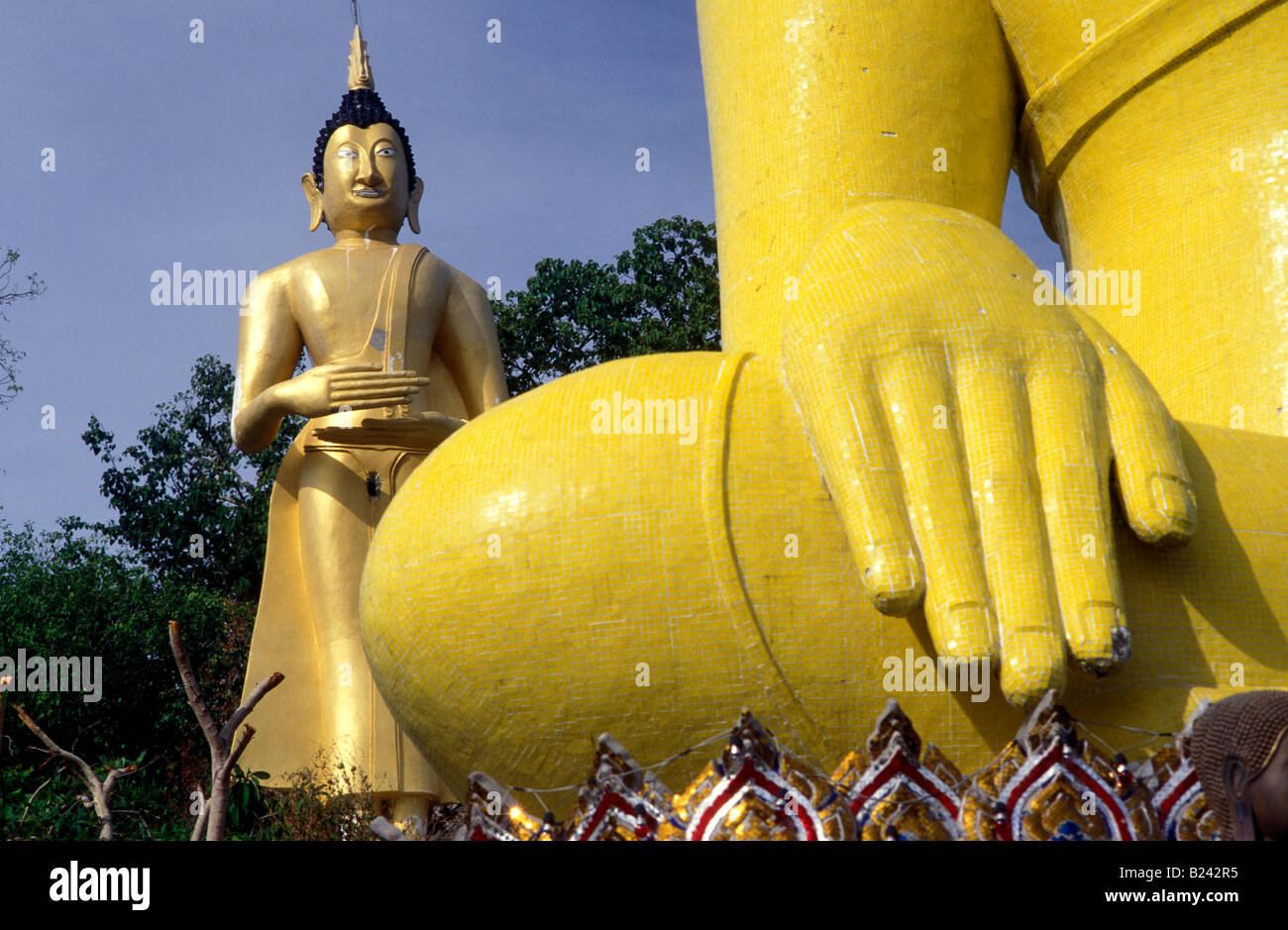 gelbe Buddha ko Si Chang thailand Stockfoto