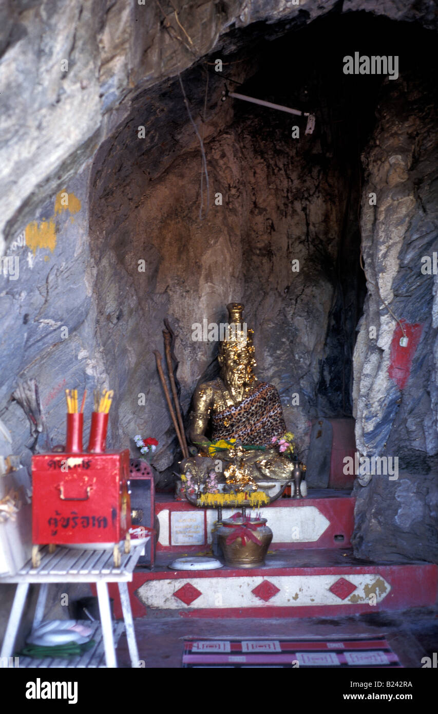 Goldene Chau Pfote Bild Kuanim Tempel Höhle ko Si Chang Thailand Stockfoto