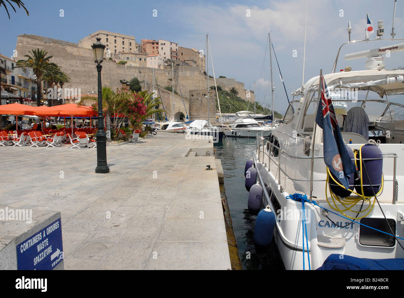 Hafen und die Zitadelle in Calvi im Norden Korsikas Stockfoto