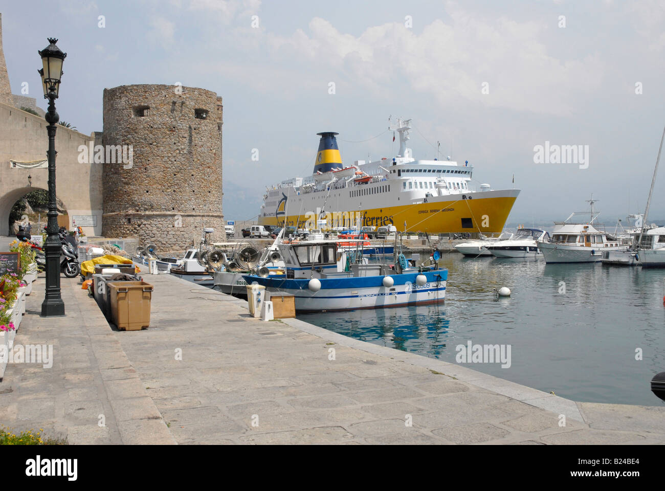 Hafen und die Zitadelle in Calvi im Norden Korsikas Stockfoto