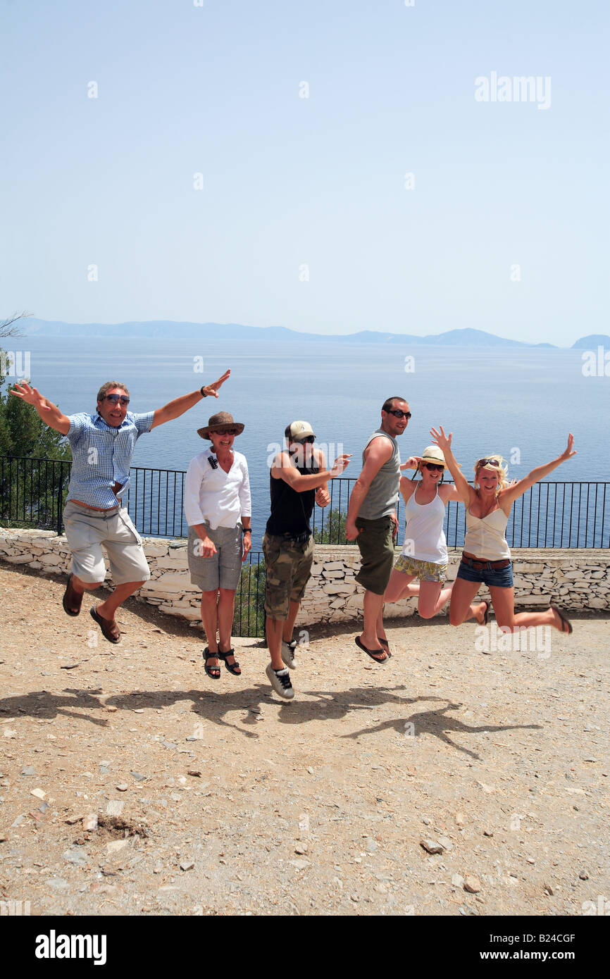 Griechenland Nördlichen Sporaden Skopelos Insel Touristen posieren im Kloster Agios ioannis Stockfoto