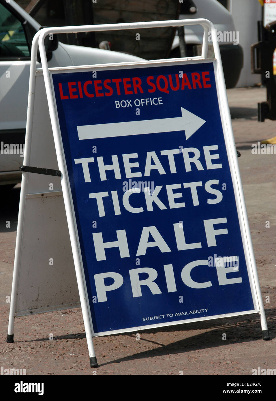 Box-Office-Zeichen am Leicester Square Theatertickets zum halben Preis verkaufen Stockfoto