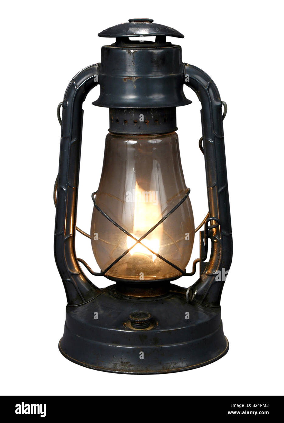 Beleuchteten antike Öllampe, die über einen weißen Hintergrund isoliert Stockfoto