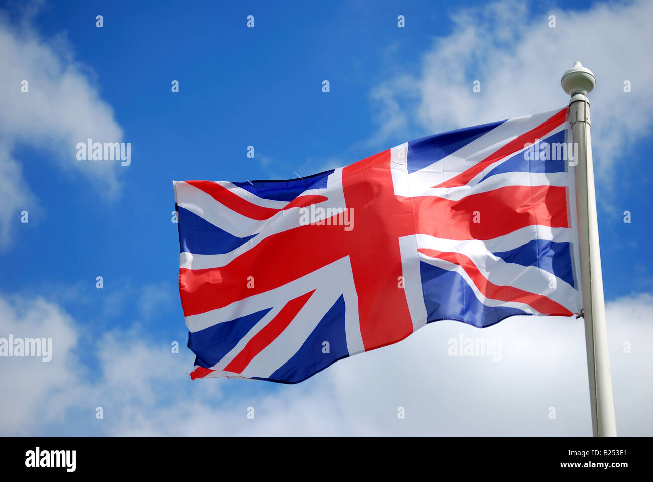 Union Jack fliegen am Fahnenmast, London, England, Vereinigtes Königreich Stockfoto