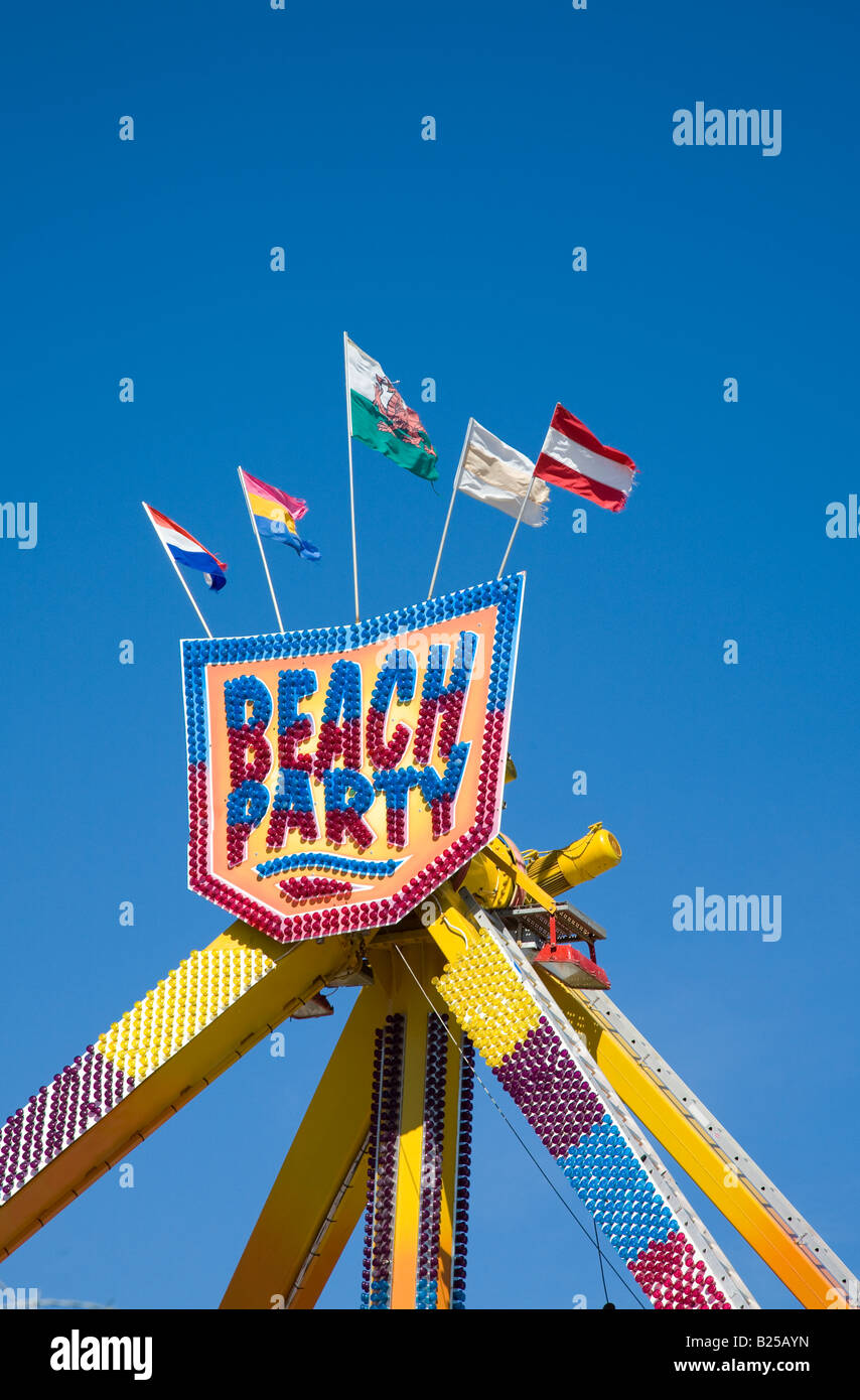 Beach Party Reiten am Strand-Vergnügungspark Coney Kirmes in Porthcawl South Wales Stockfoto