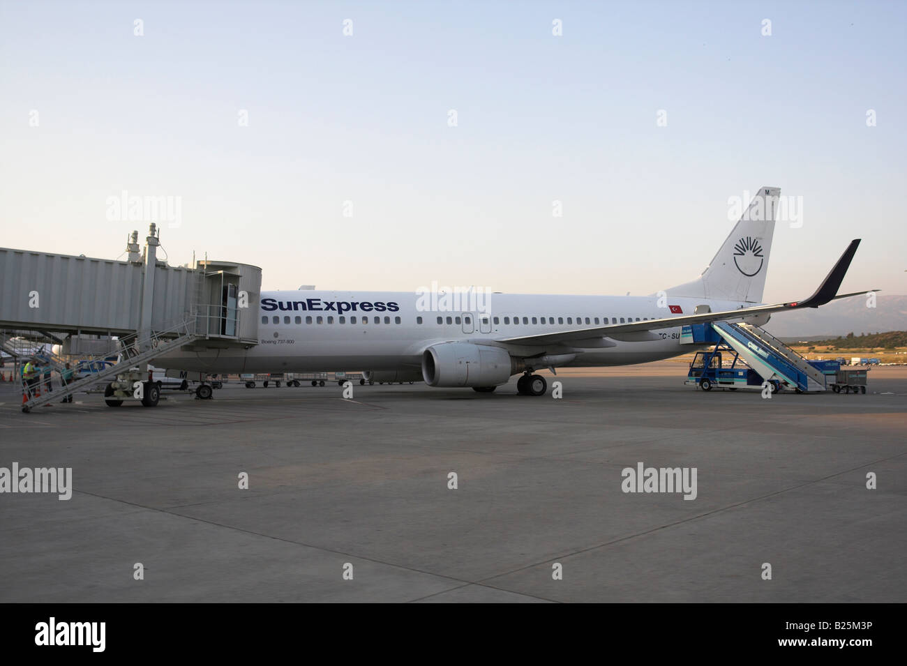 Flugzeug von Sunexpress ist eine türkische Fluggesellschaft ist in Vorbereitung für nehmen Stockfoto