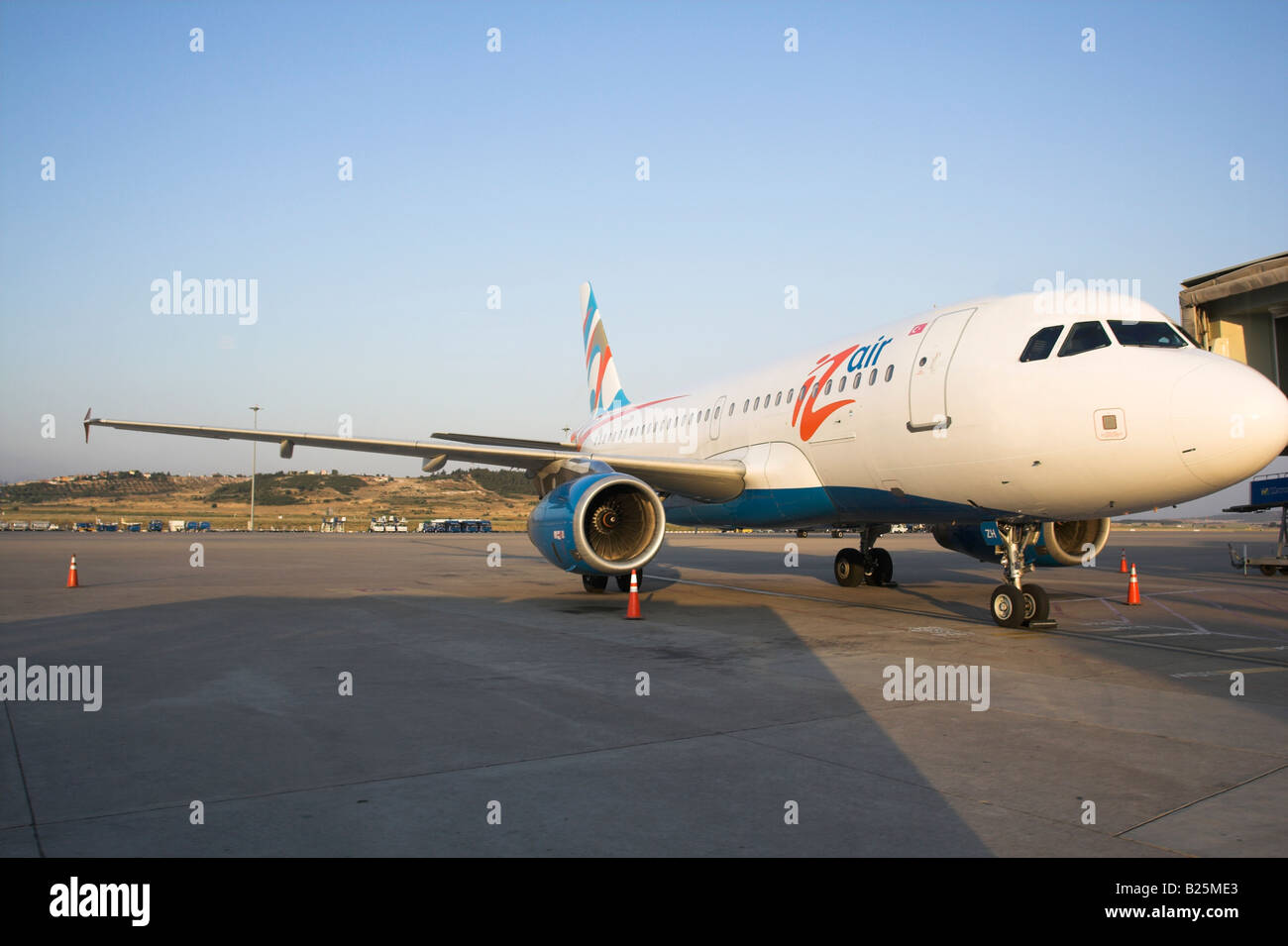 Flugzeug der Izair ist eine türkische Fluggesellschaft Stockfoto