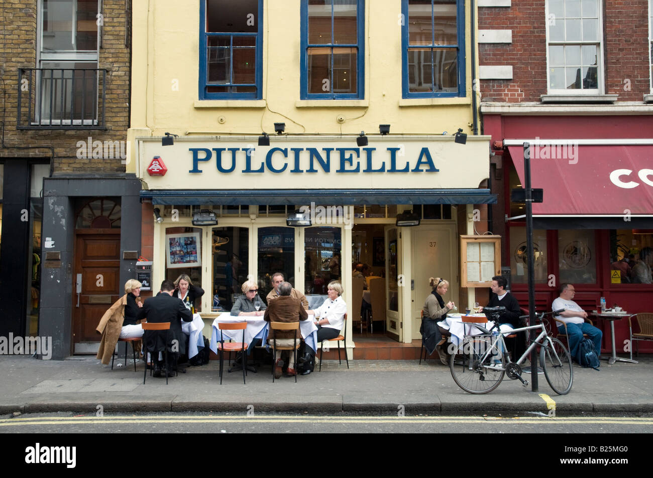 Pulcinella Café in Old Compton Street, Soho, London, Großbritannien Stockfoto