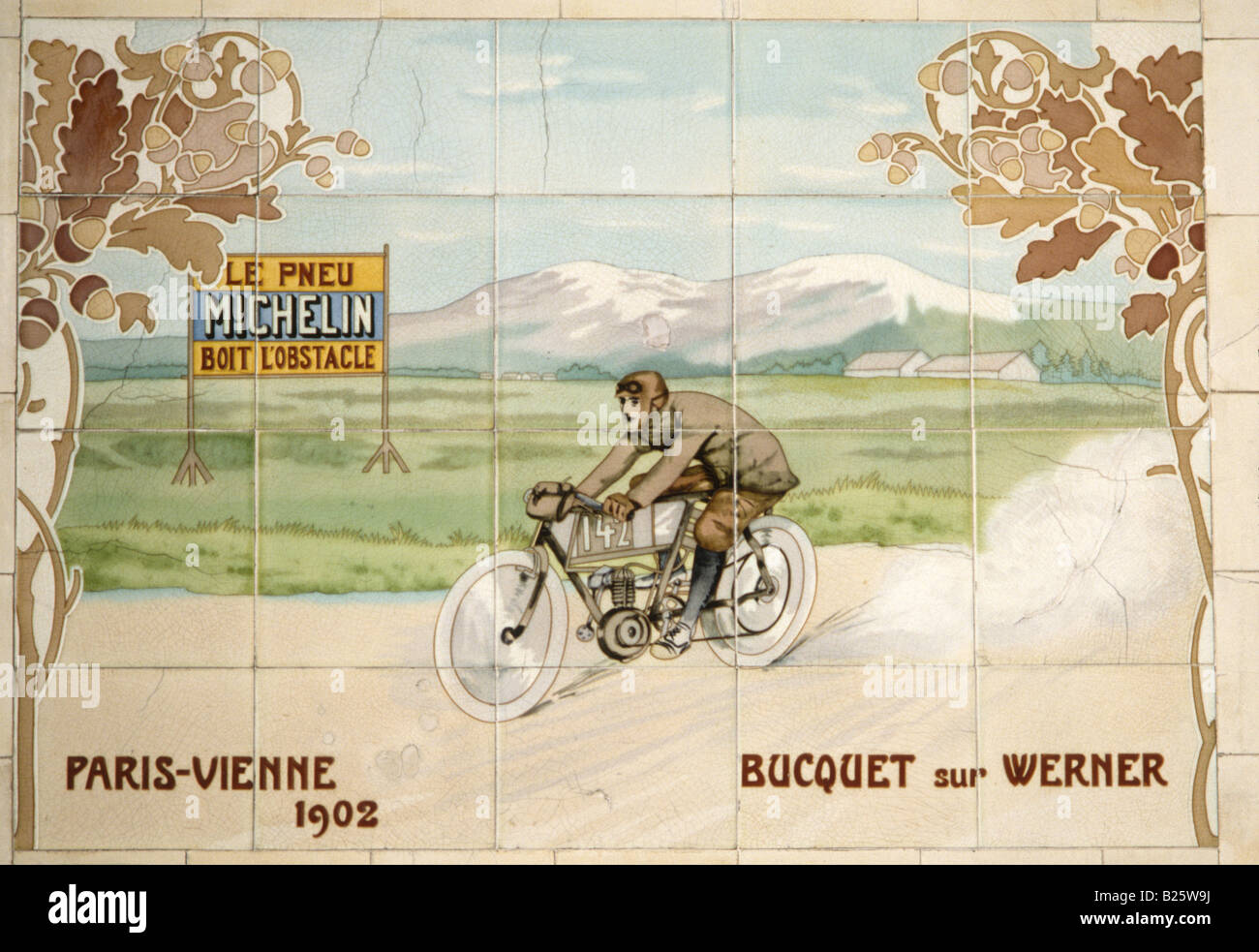 Bedienfeld "Michelin House South Kensington London" mit Reifen auf 1902 Motorradrennen von Paris nach Wien Stockfoto