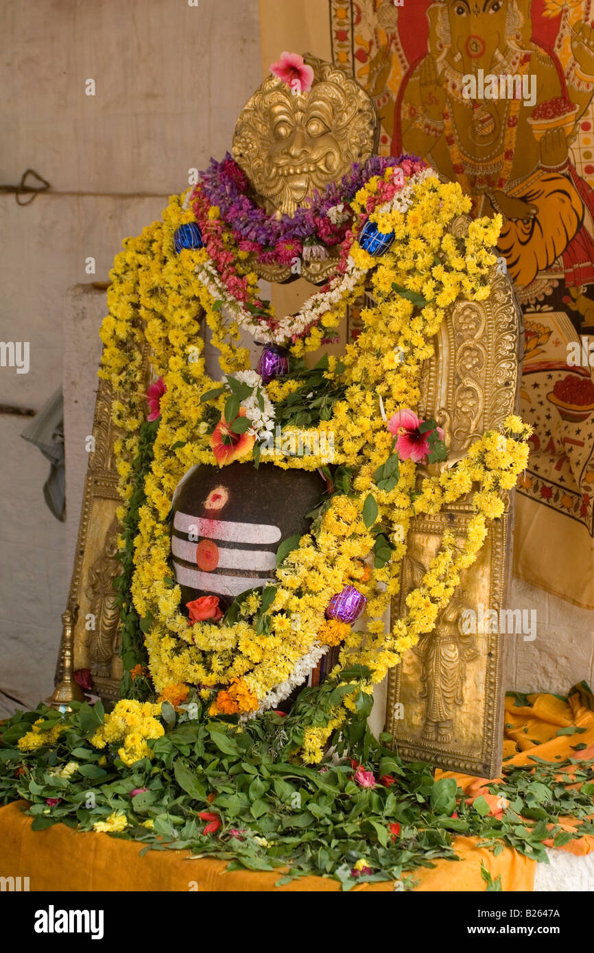 Eines der Heiligen Lingam am Talakkad in Karnataka. Das Panchalinga Festival findet einmal alle zwölf Jahre. Stockfoto