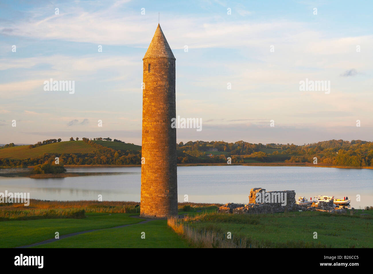 Outdoor-Foto, Devenish Island, unteren Lough Erne, Shannon & Erne Waterway, Grafschaft Fermanagh, Nordirland, Europa Stockfoto