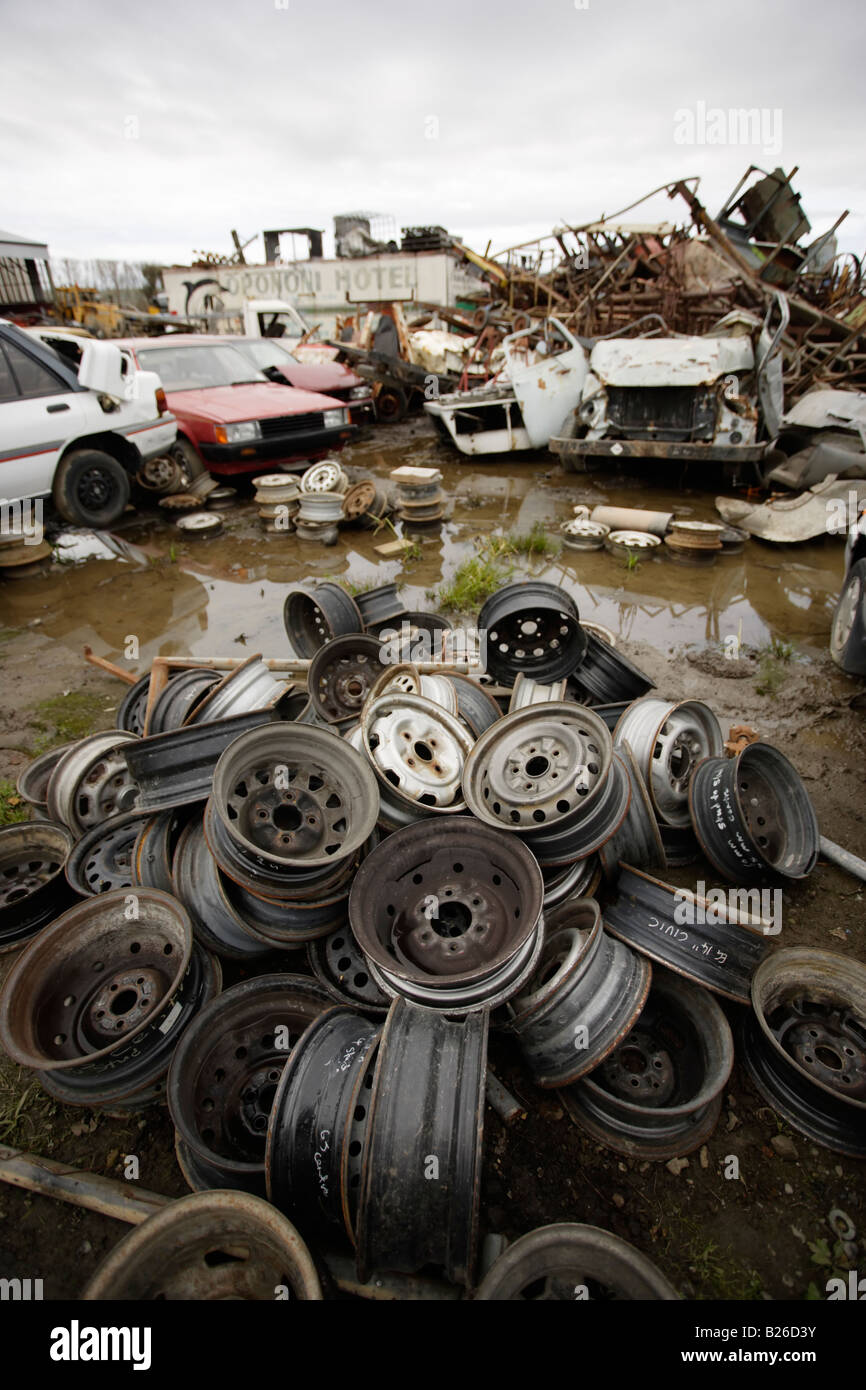 Auto-Breakers yard Neuseeland Räder aus Stahl Stockfoto