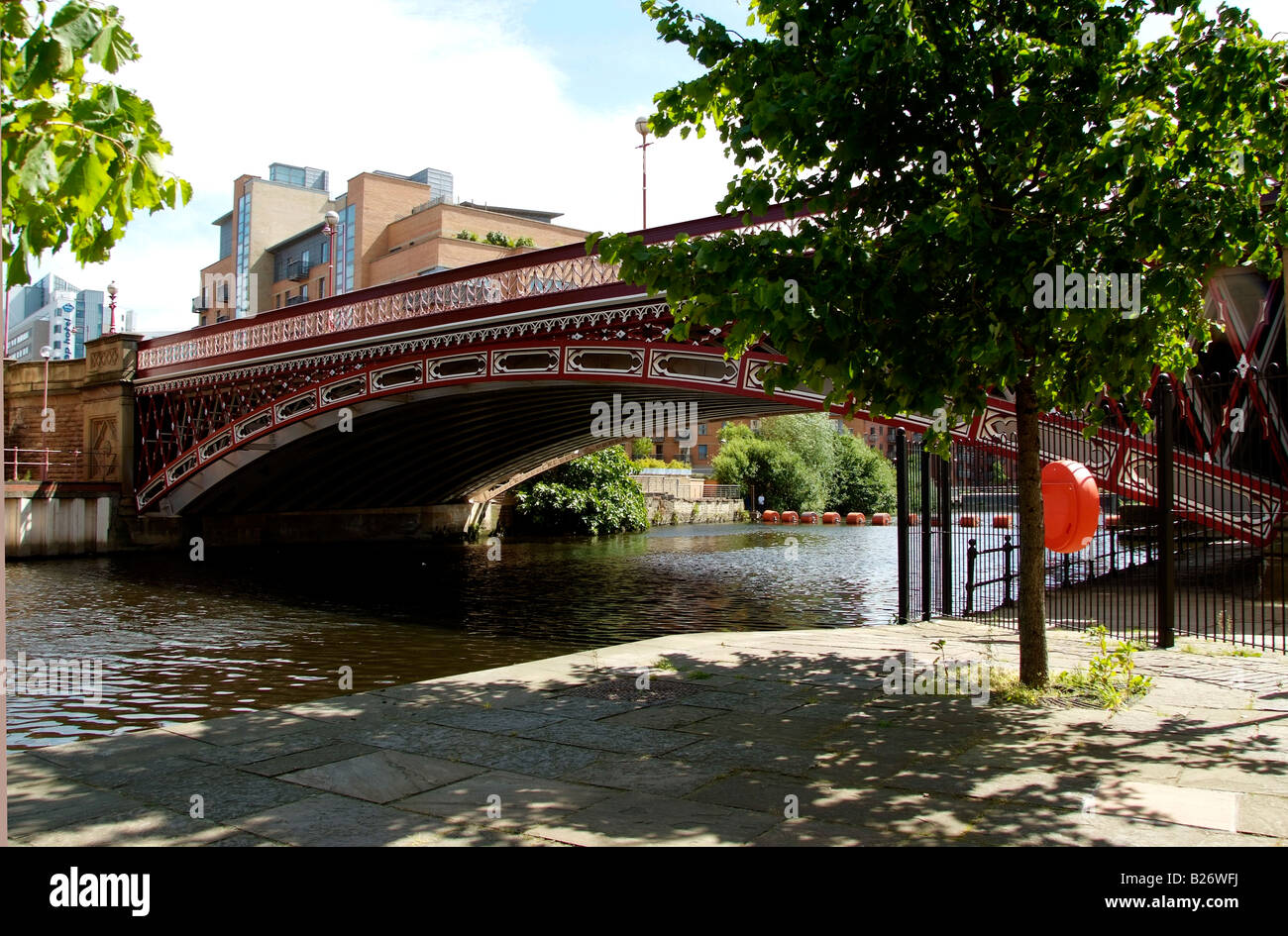 Crown Point-Brücke über den Fluss Aire in Leeds Stockfoto