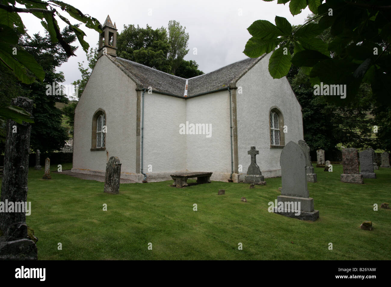 Croick Kirche in der Nähe von Ardgay, Sutherland, Schottland, UK, wo Leute ihre Namen in den Fenstern während der Abstände zerkratzt Stockfoto