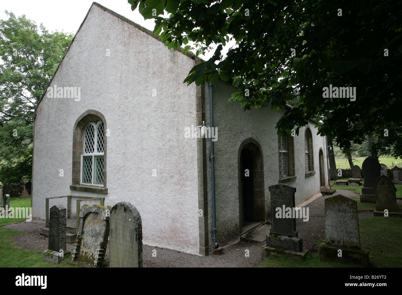 Croick Kirche in der Nähe von Ardgay, Sutherland, Schottland, UK, wo Leute ihre Namen in den Fenstern während der Abstände zerkratzt Stockfoto