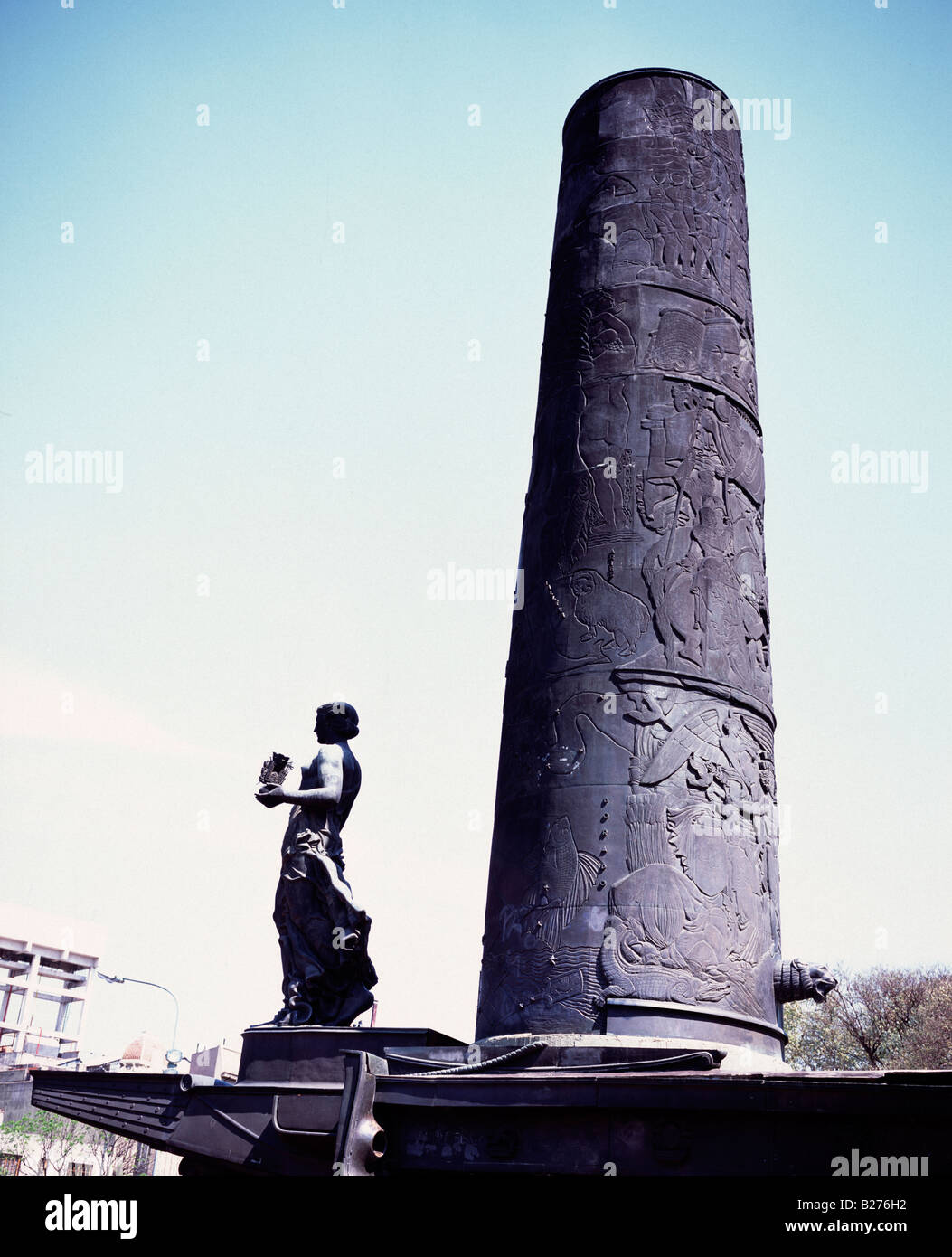 Monumento a la Confraternidad - Denkmal-Bruderschaft - Statue eines Neo-industriellen Bootes Parque Lezama San Telmo Buenos Aires Stockfoto