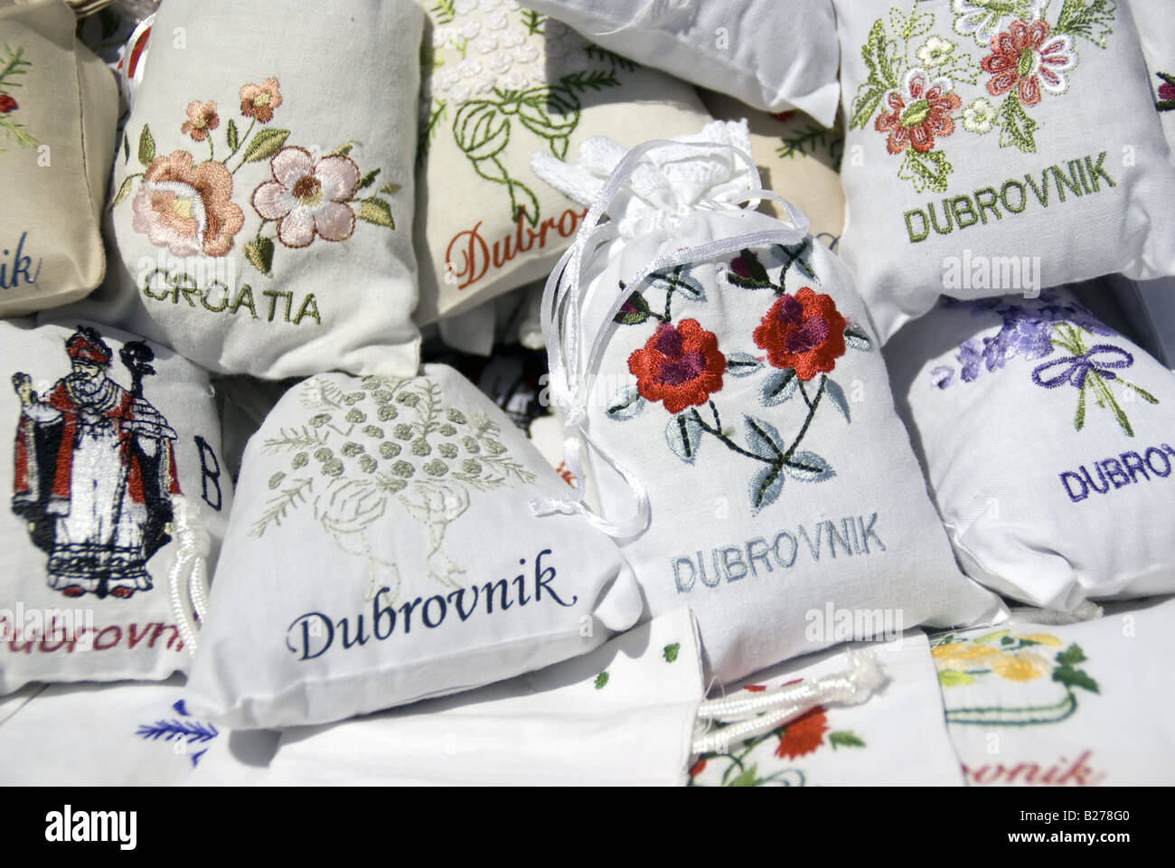 Dubrovnik-Stickerei in Old Town-shop Stockfoto