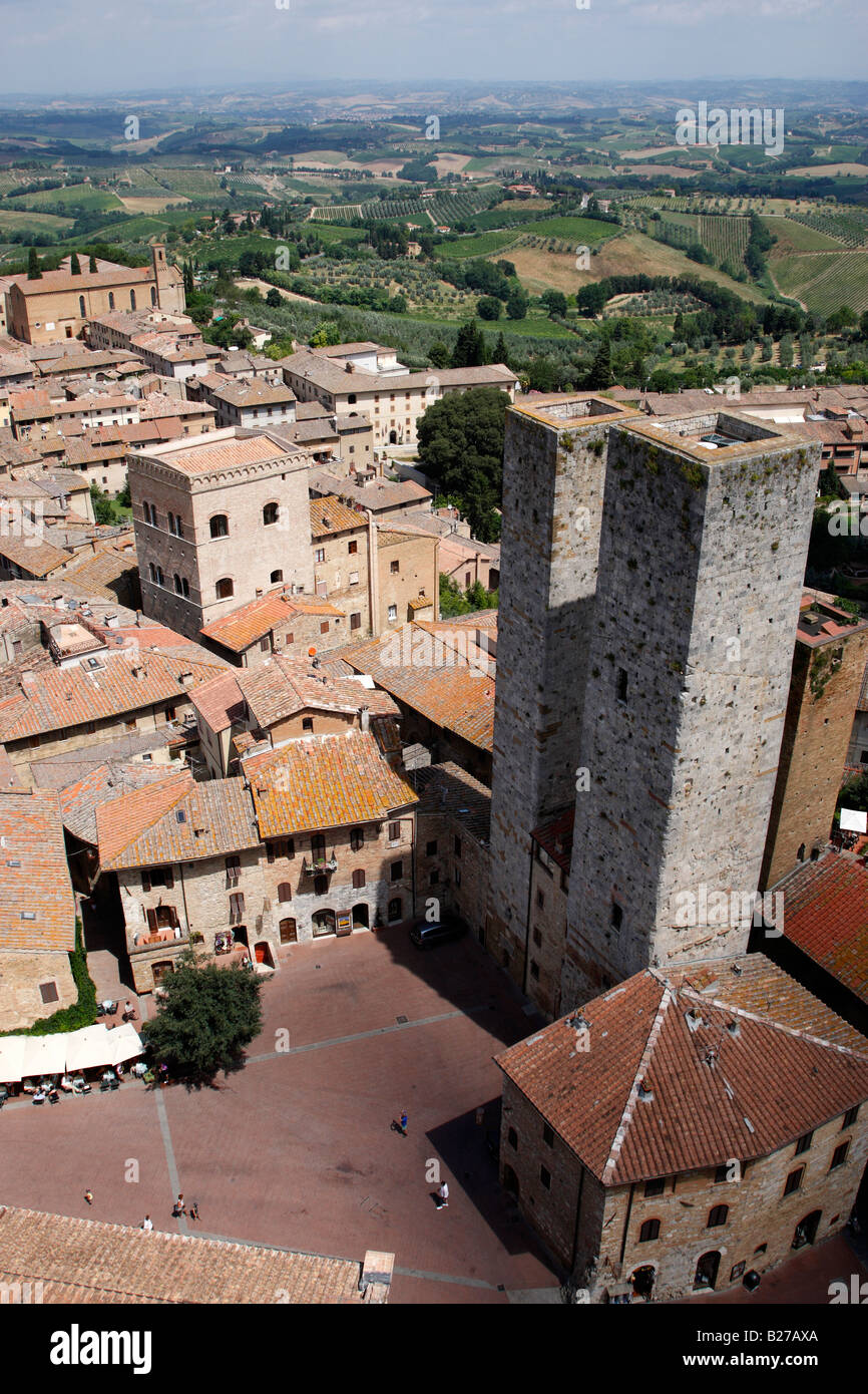 Blick über die Piazza del Duomo von der Torre Grossa San Gimignano Delle Belle Torri Toskana Italien Südeuropa Stockfoto