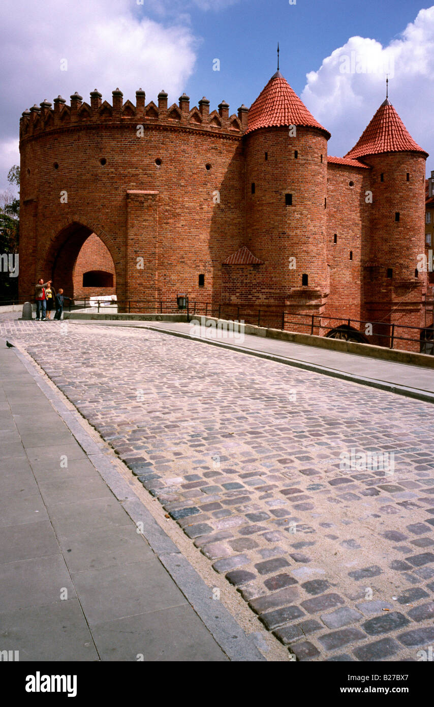 9. Juli 2008 - The Barbican (Zitadelle) in die Stare Miasto, die Altstadt der polnischen Hauptstadt Warschau. Stockfoto