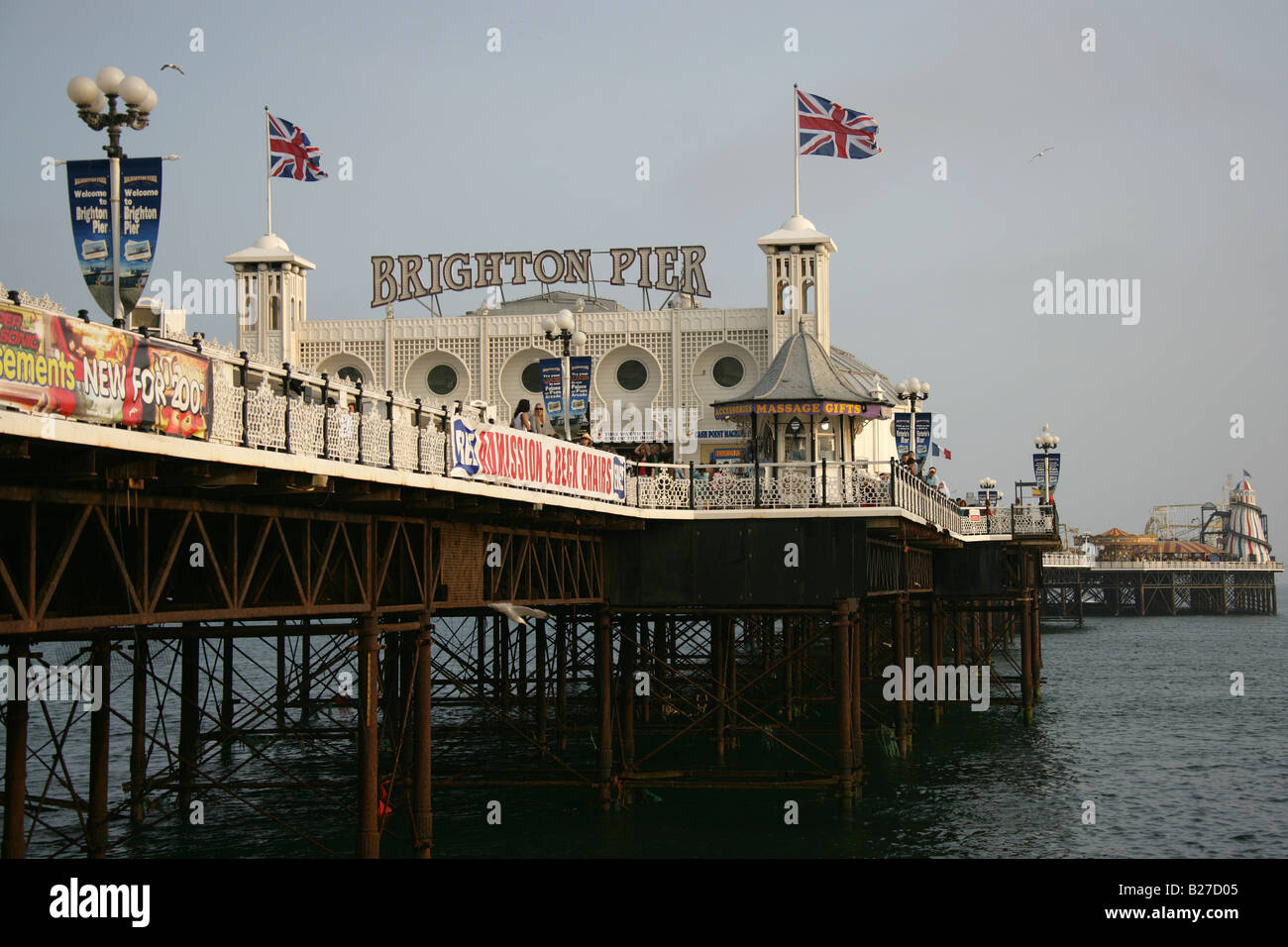 Stadt von Brighton und Hove, England. Marine Palace Pier von Brighton ist ein Family-Entertainment orientierte Freude Unterhaltung Pier. Stockfoto