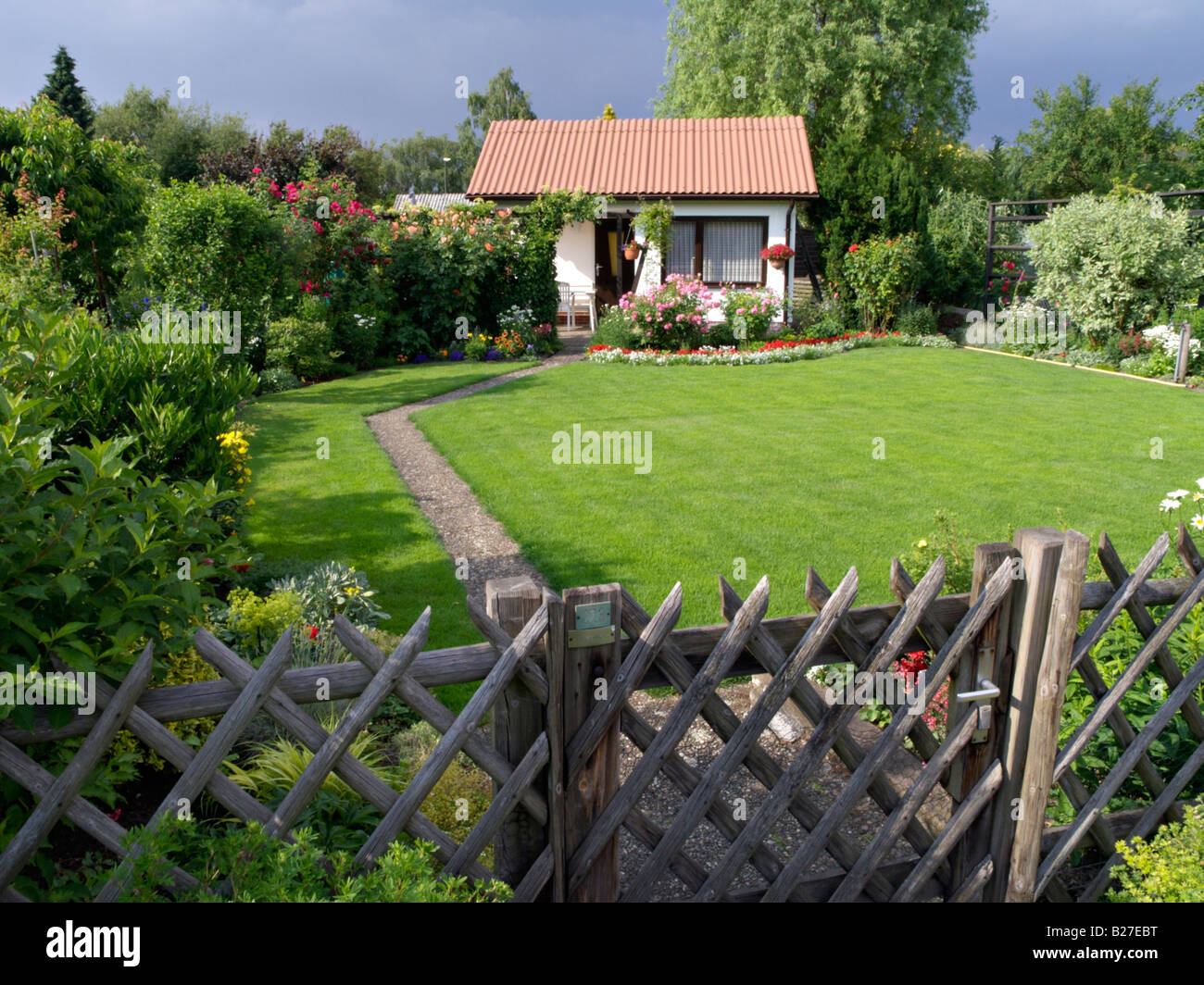 Zuteilung Garten mit großer Liegewiese Stockfoto