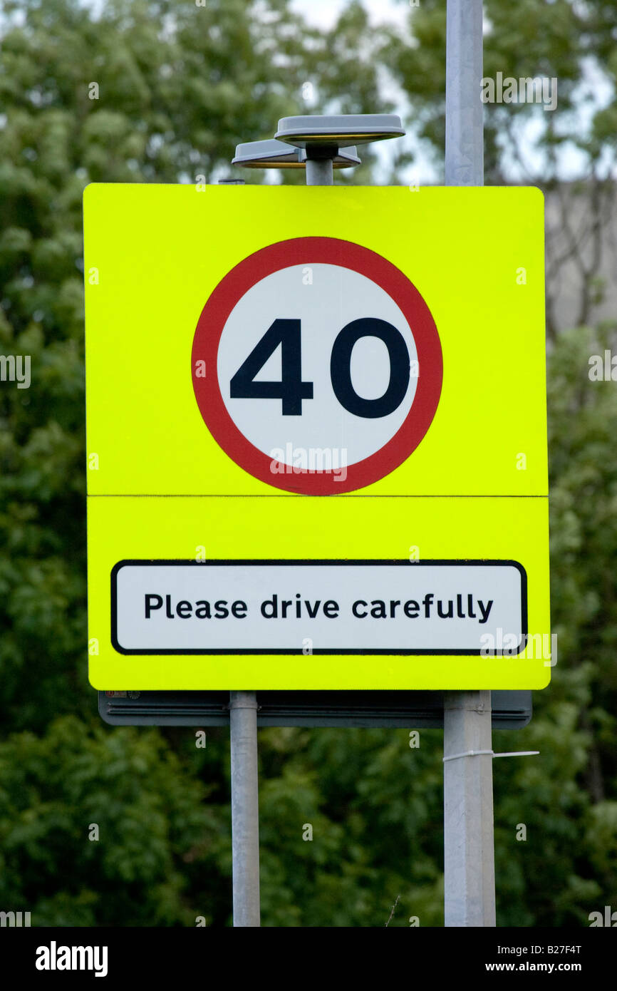 40 km/h Höchstgeschwindigkeit Zeichen in UK Stockfoto