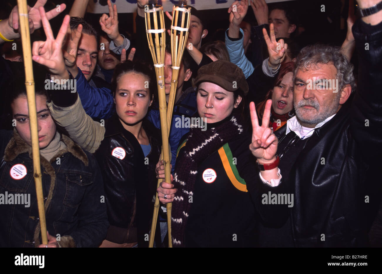 Demonstration nach der Ermordung des Regisseurs Theo Van Gogh durch einen muslimischen Fanatiker zu protestieren. Der Damplatz Asterdam, Niederlande. Stockfoto