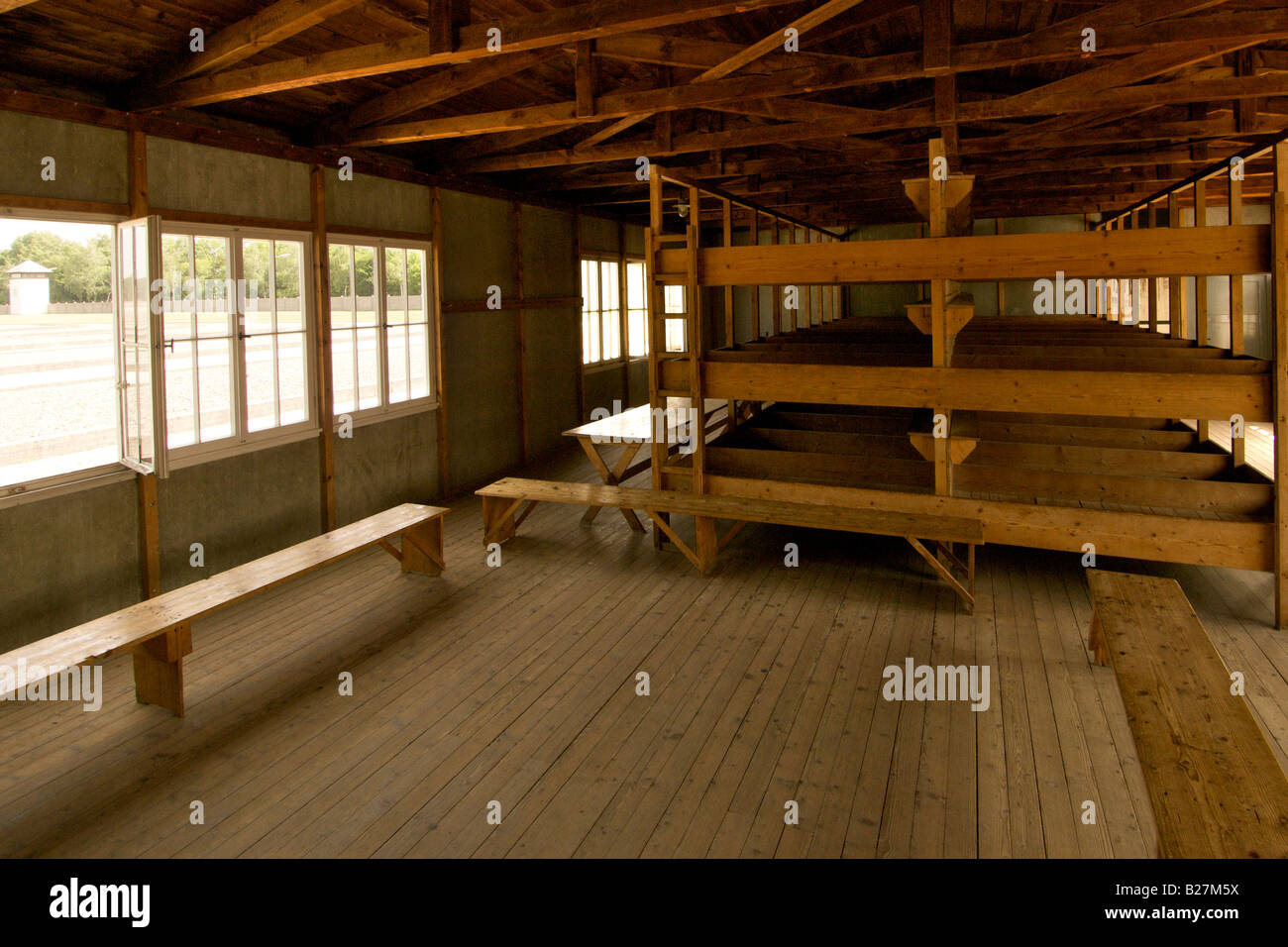 Innere des rekonstruierten Baracken des KZ Dachau am Stadtrand von München in Deutschland. Stockfoto