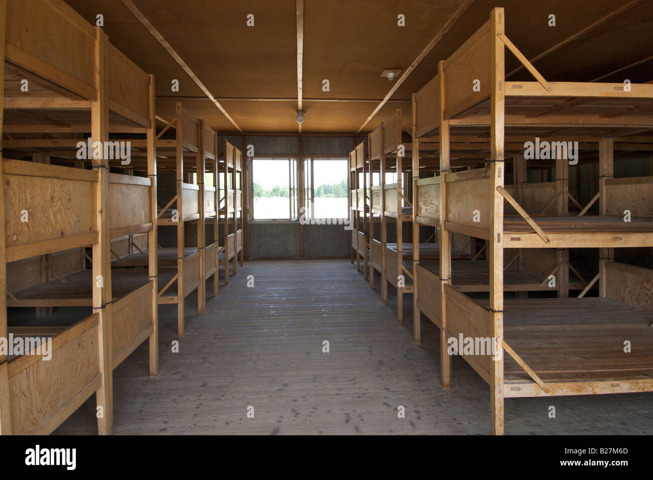 Innere des rekonstruierten Baracken des KZ Dachau am Stadtrand von München in Deutschland. Stockfoto