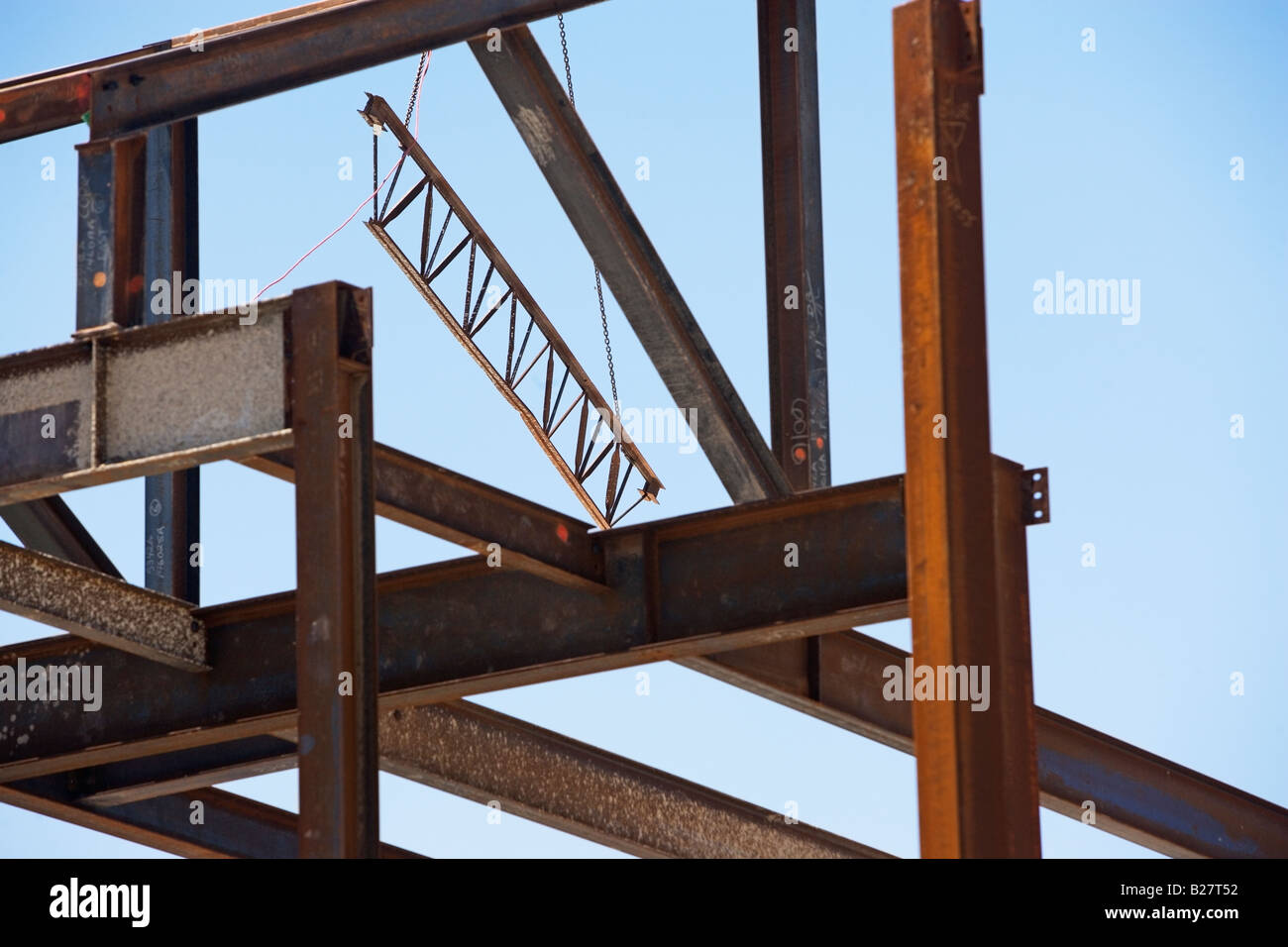 Niedrigen Winkel Ansicht der Stahlträger auf Baustelle Stockfoto